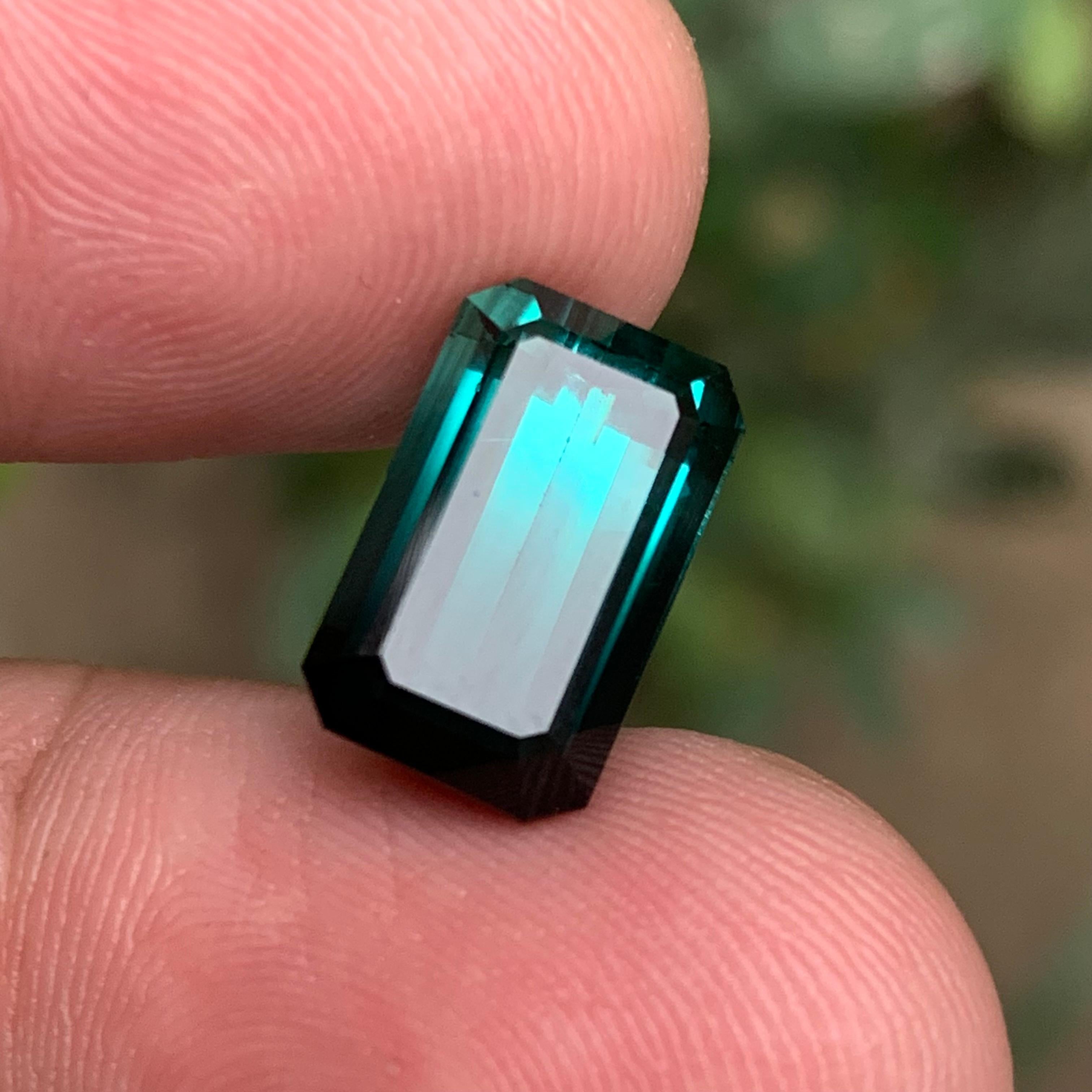 Neon Bluish Green & Black Bicolor Natural Tourmaline 7.41Ct Emerald Cut Gemstone en vente 6