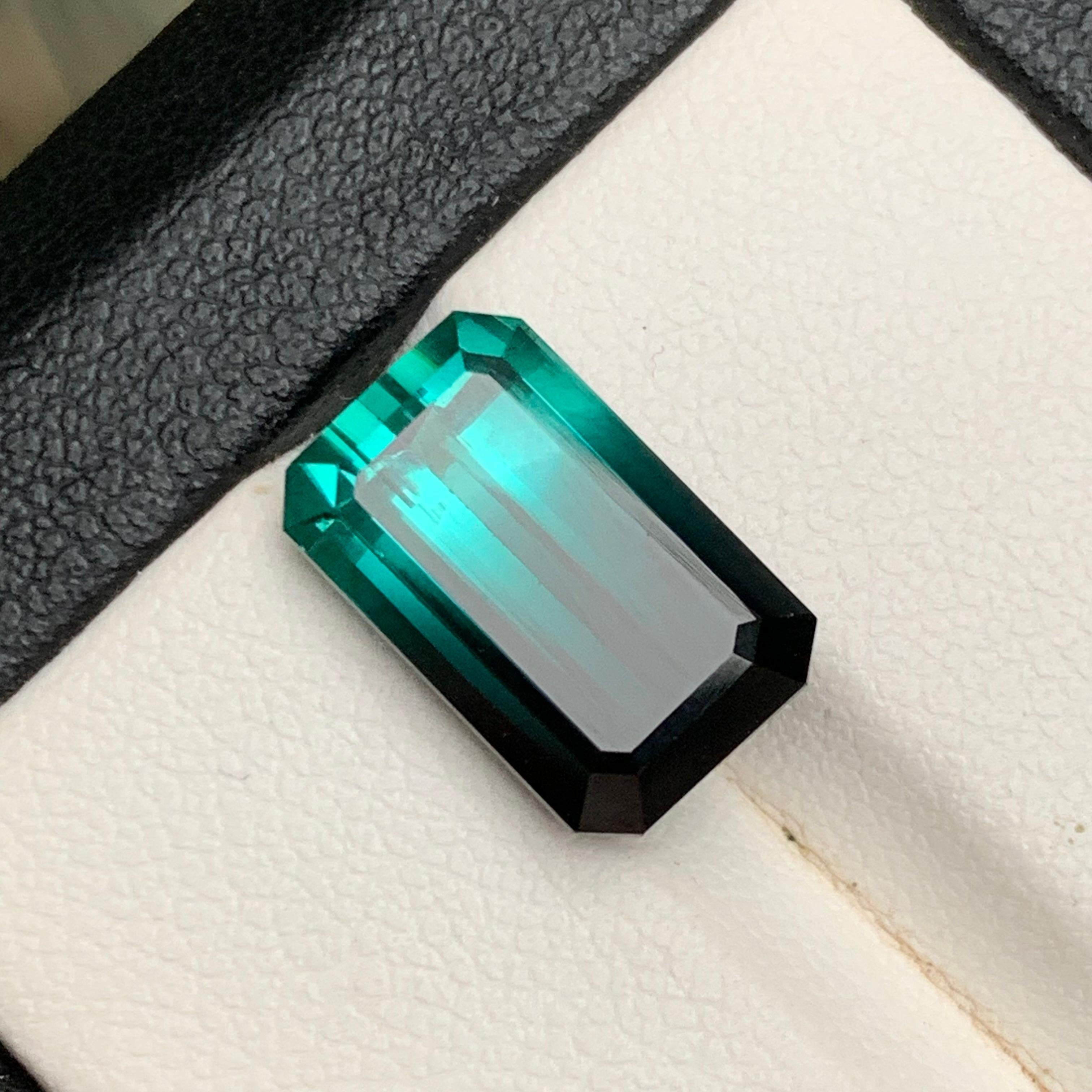 Neon Bluish Green & Black Bicolor Natural Tourmaline 7.41Ct Emerald Cut Gemstone en vente 1