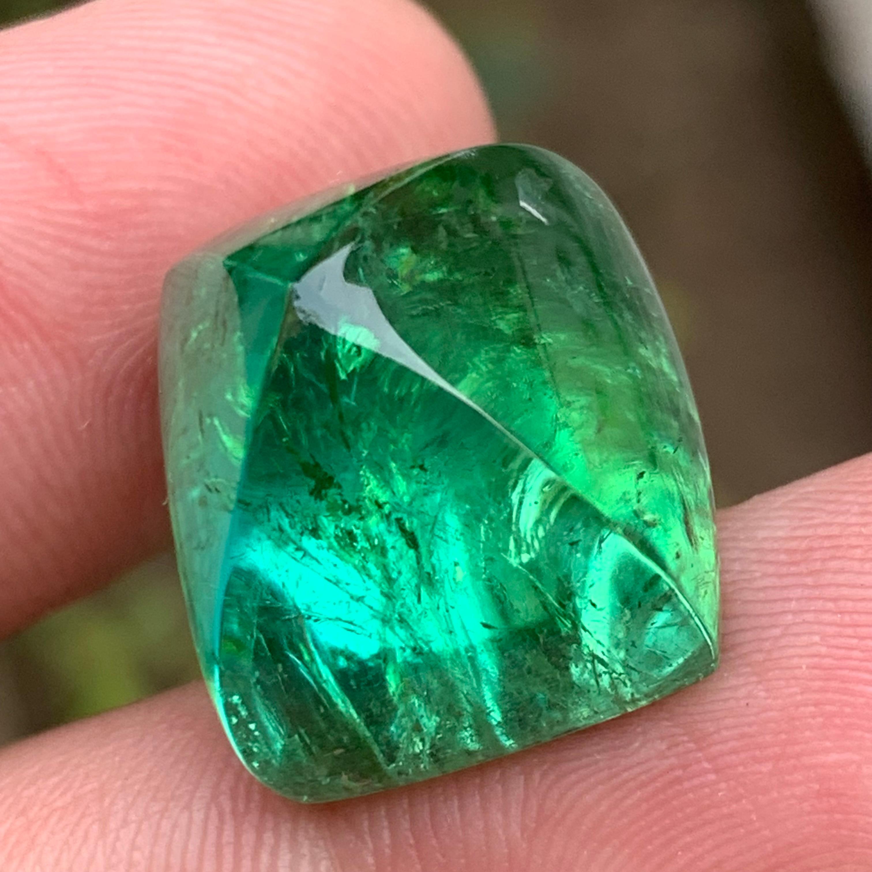 Moderniste Greene & Greene Greene Cabochon de tourmaline naturelle en pain de sucre 35.60 Ct en vente