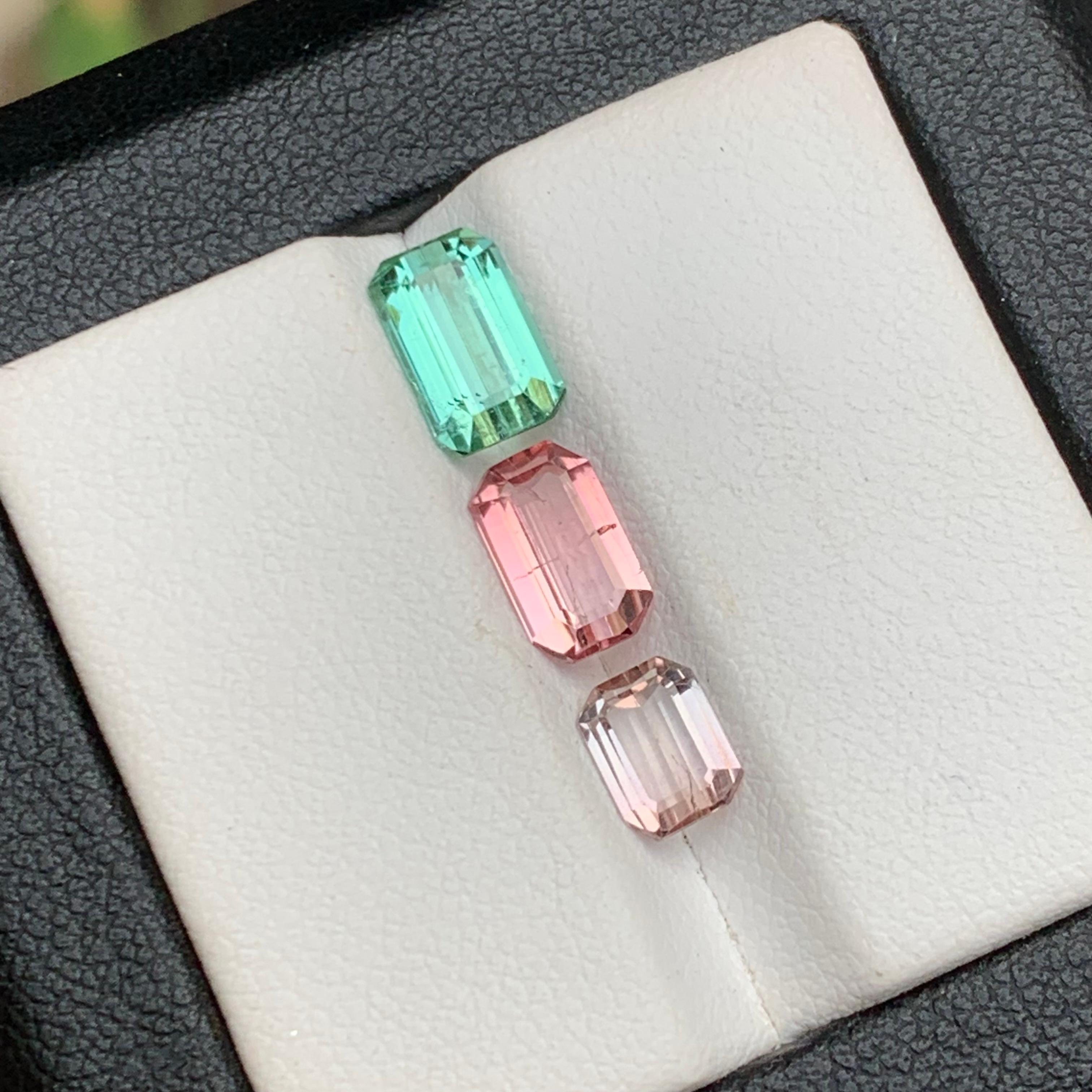 Taglio smeraldo Gemme sciolte di tormalina naturale verde neon bluastro, rosa e pesca chiaro 3,15 carati in vendita