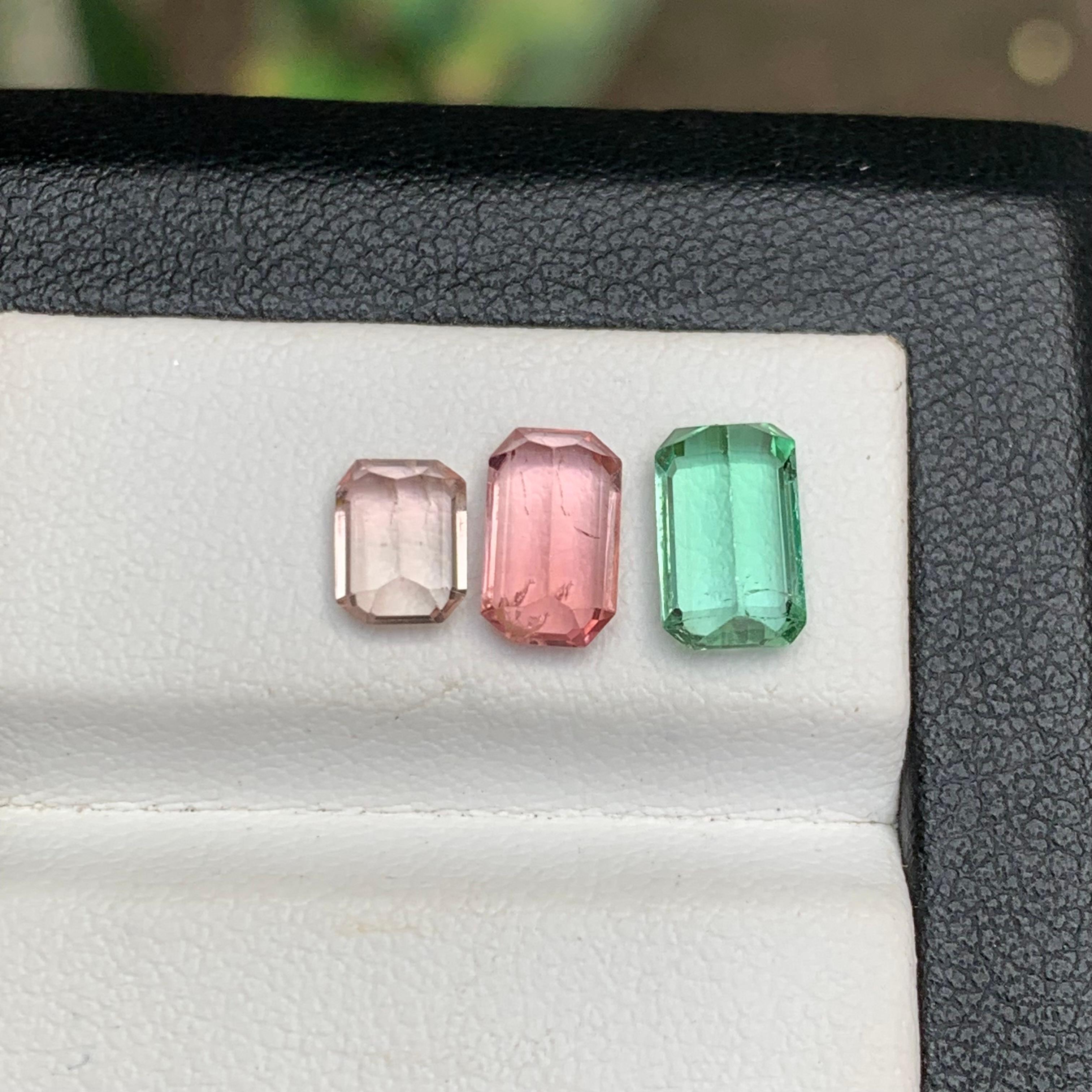 da uomo o donna Gemme sciolte di tormalina naturale verde neon bluastro, rosa e pesca chiaro 3,15 carati in vendita
