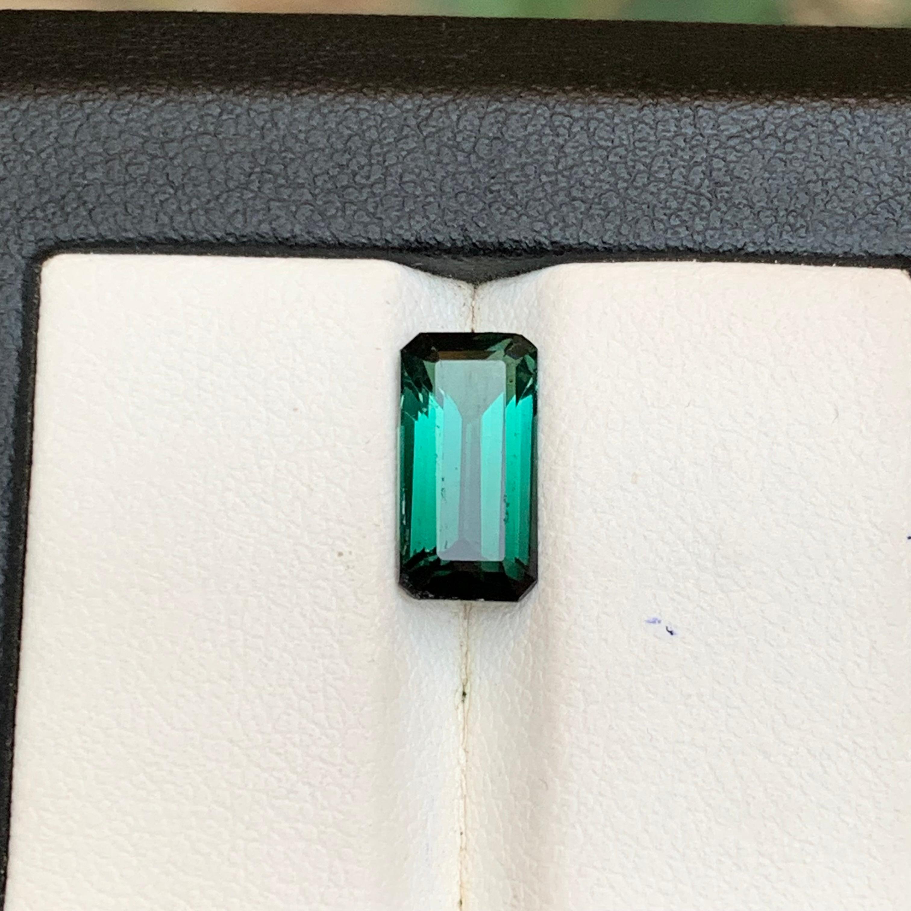 Greene & Greene Greene Tourmaline 2 tons 2.50 Ct Emerald Cut Natural Loose Gemstone en vente 4