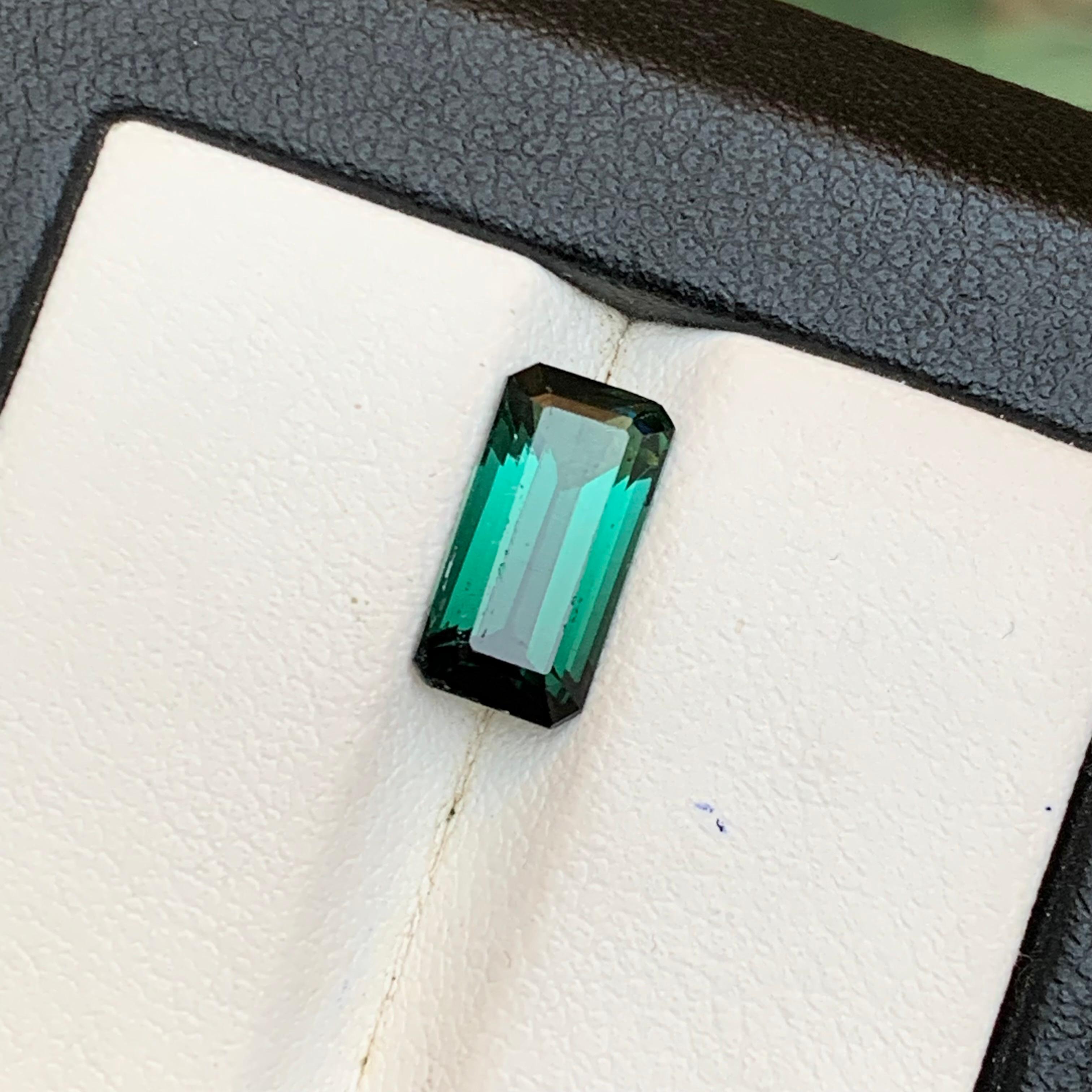 Greene & Greene Greene Tourmaline 2 tons 2.50 Ct Emerald Cut Natural Loose Gemstone Unisexe en vente