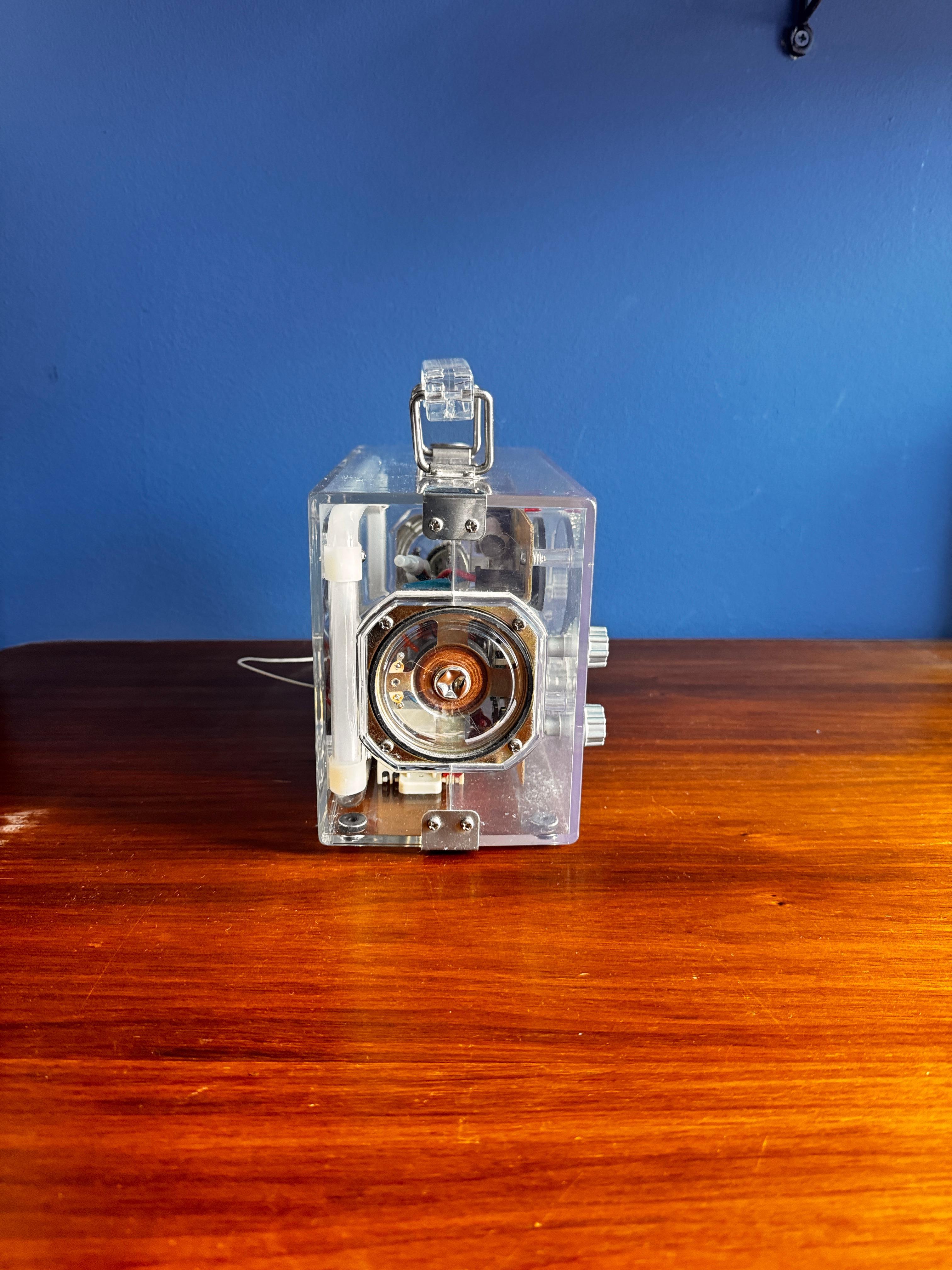 Japonais Neon Cube Radio Box 8801 Japanese Pop Tech Transparent Acrylic Blue Glow 1978 en vente