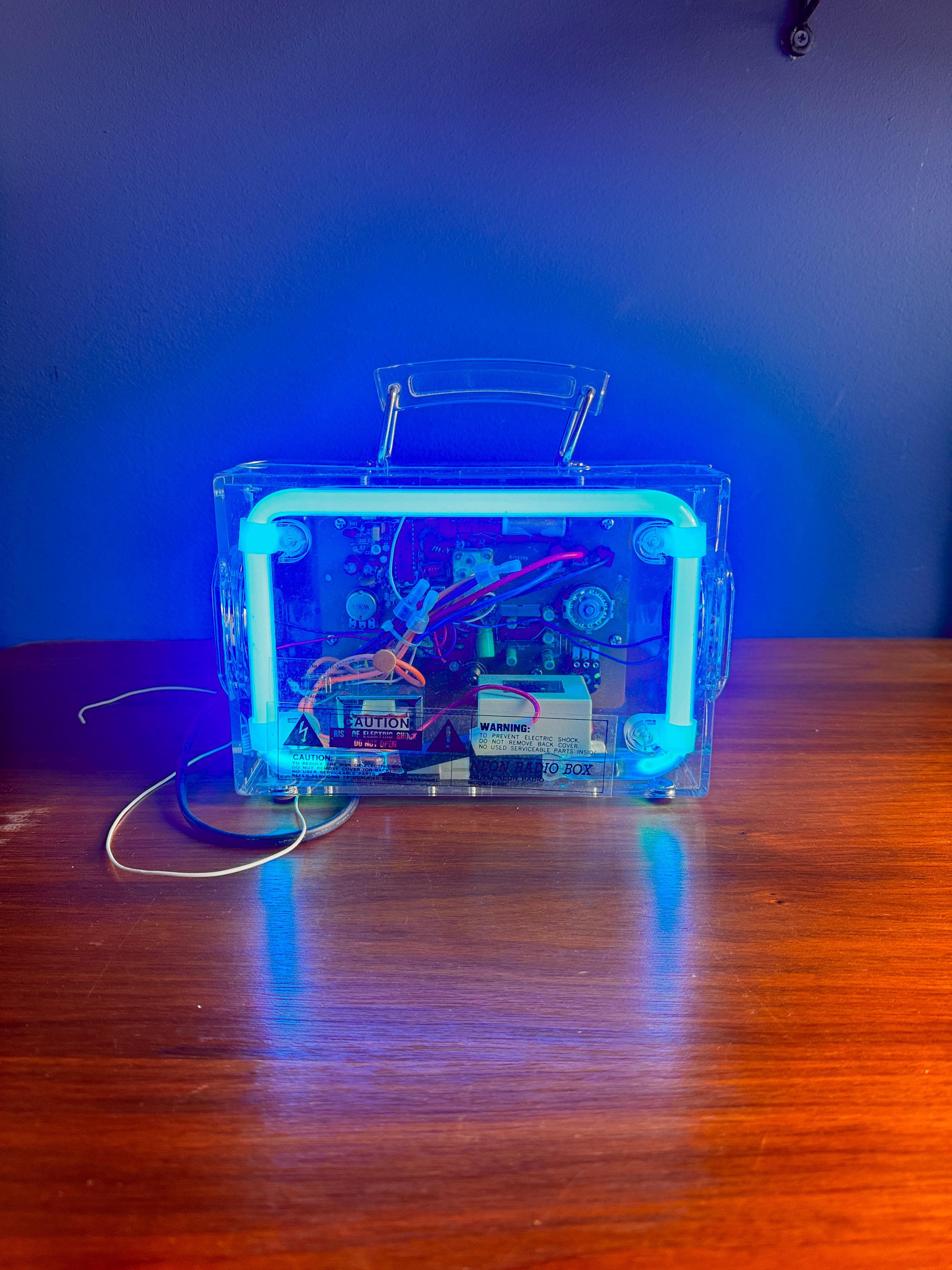 Neon Cube Radio Box 8801 Japanese Pop Tech Transparent Acrylic Blue Glow 1978 en vente 1