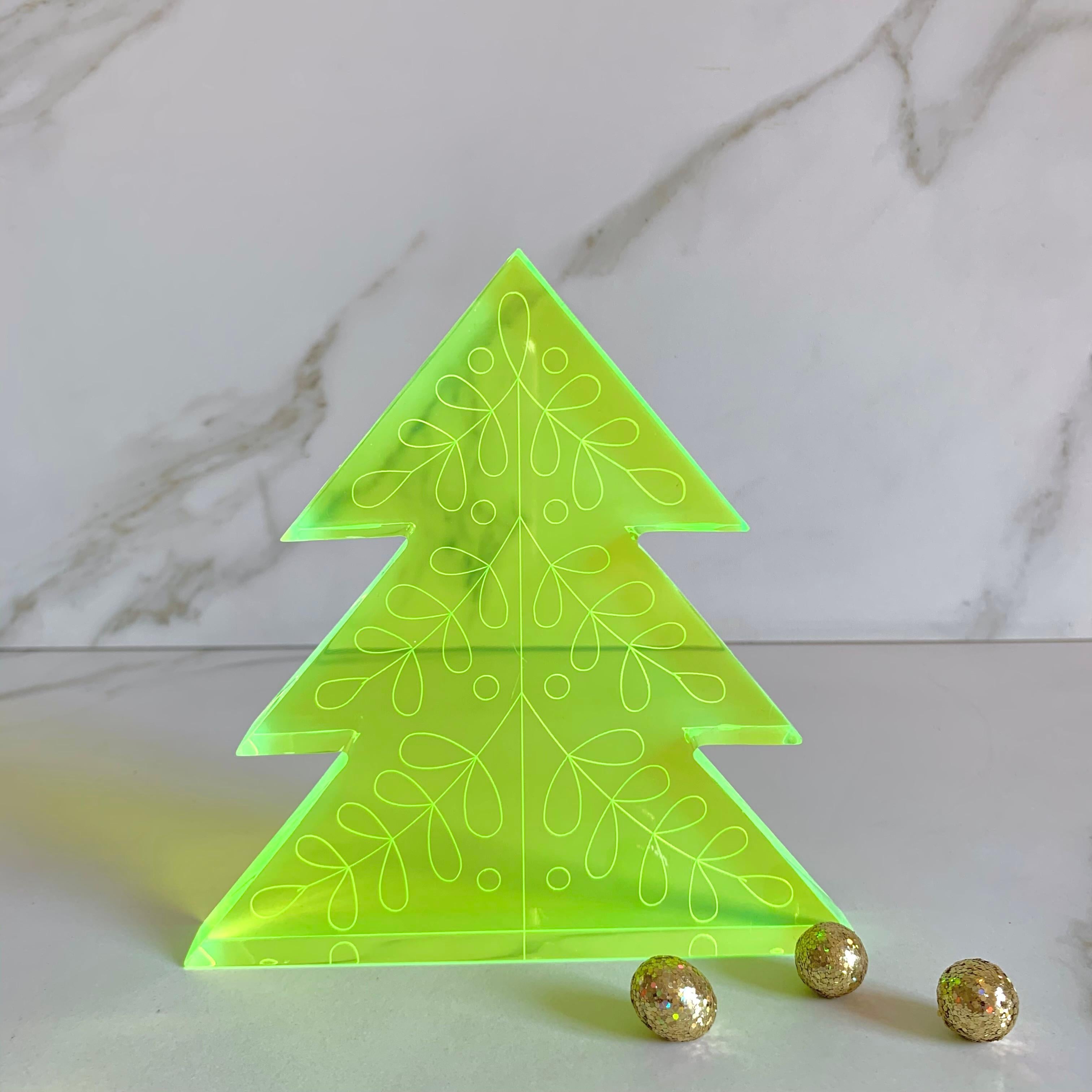 Christmas is a season of joy and, for us that means color! Celebrate the season with this colorful, fun and modern Christmas Tree sculptures, and give a new twist to the traditional Christmas color palette. This sculptures will look merry and bright