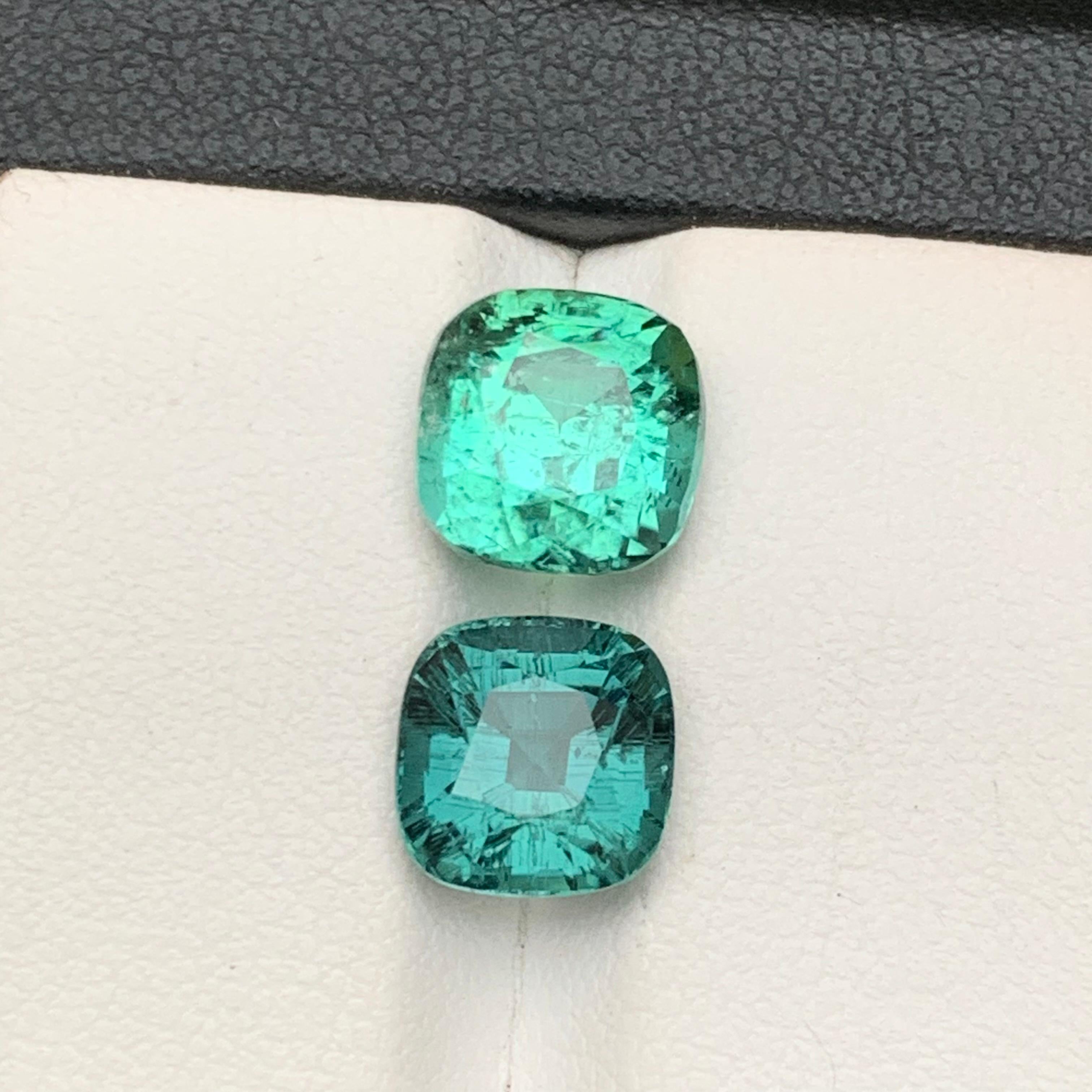Contemporaneo Anello di tormalina naturale verde neon e blu grigio neon, gemme sciolte 6,60 carati in vendita