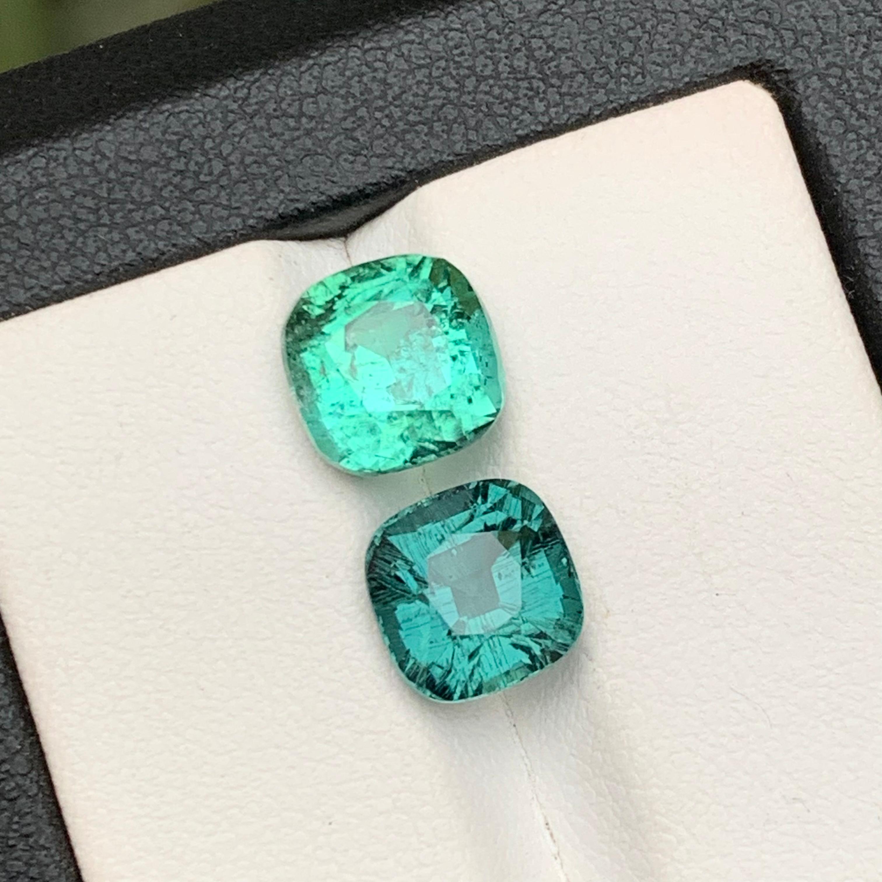 Taglio cuscino Anello di tormalina naturale verde neon e blu grigio neon, gemme sciolte 6,60 carati in vendita