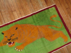 Neongrüner Brüllender Tiger Bildteppich aus türkischer Wolle aus dem 20