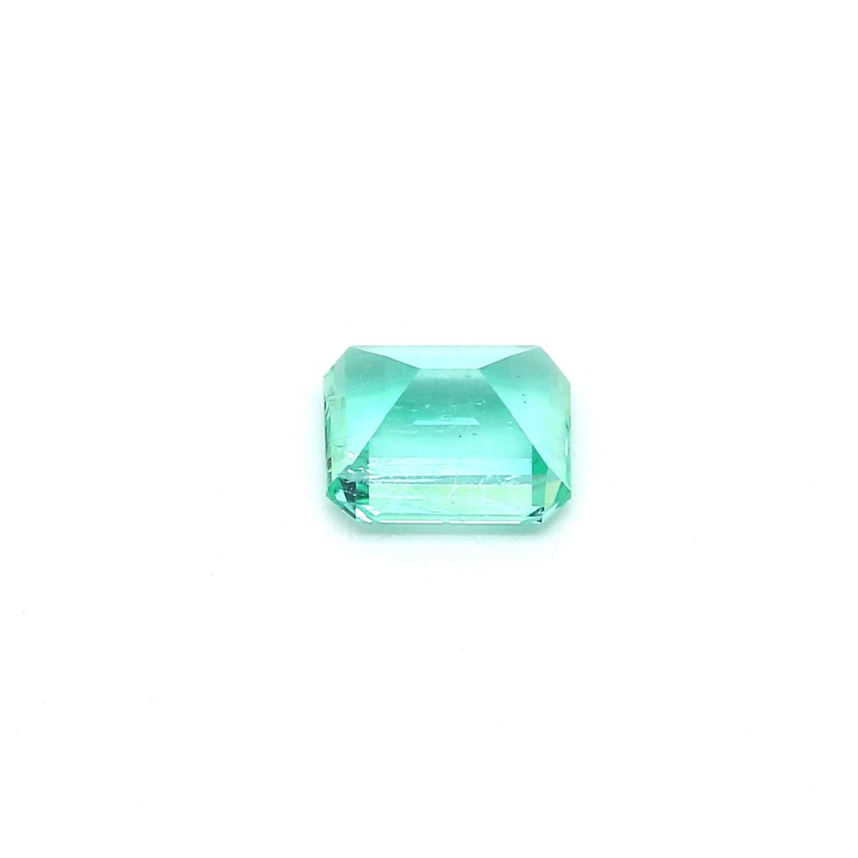 An amazing Russian Emerald which allows jewelers to create a unique piece of wearable art.
This exceptional quality gemstone would make a custom-made jewelry design. Perfect for a Ring or Pendant.

Shape - Octagon
Weight - 0.84 ct
Treatment - Minor