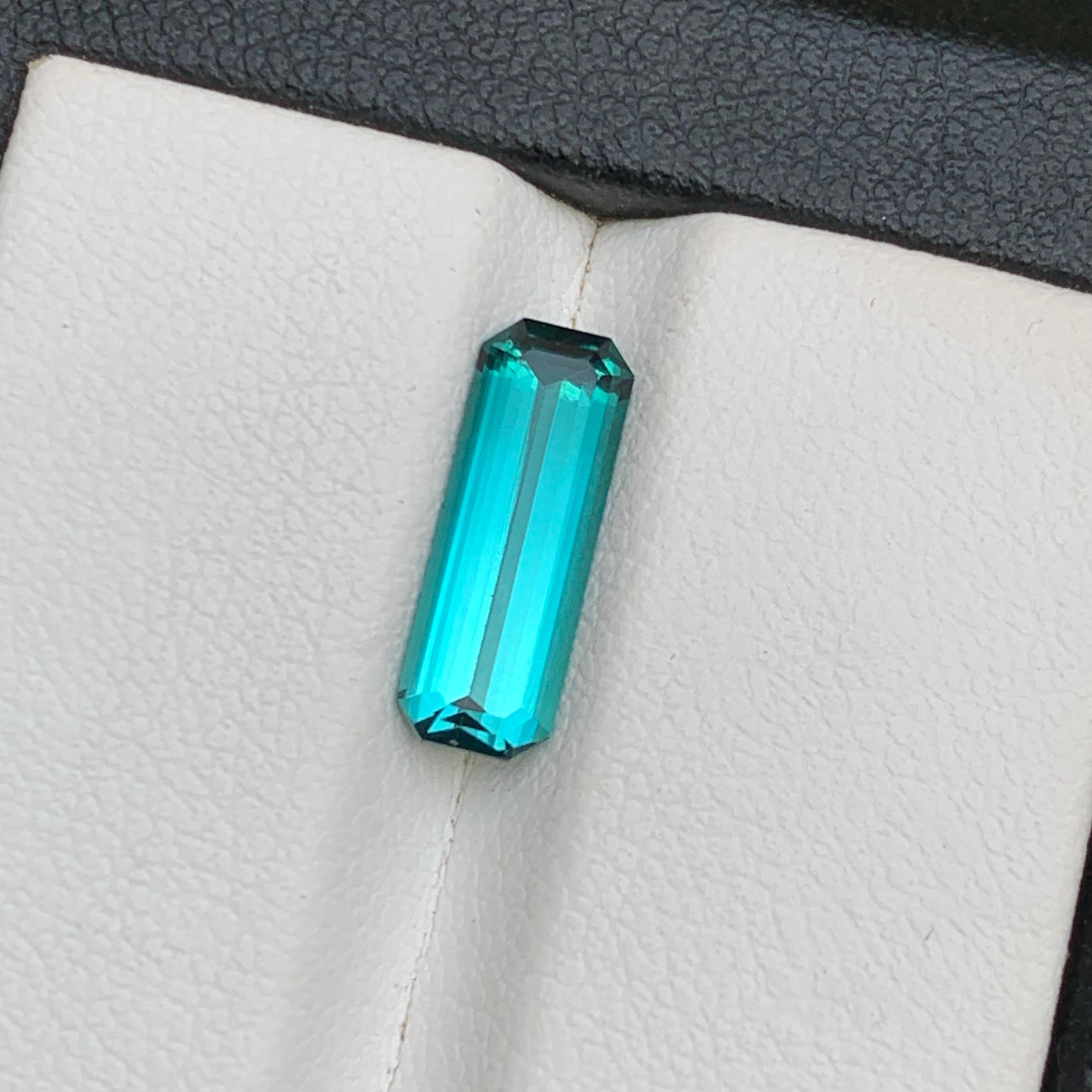 Bague Tourmaline Naturelle Bleu Vert 2.05 Carat Emeraude en vente 6
