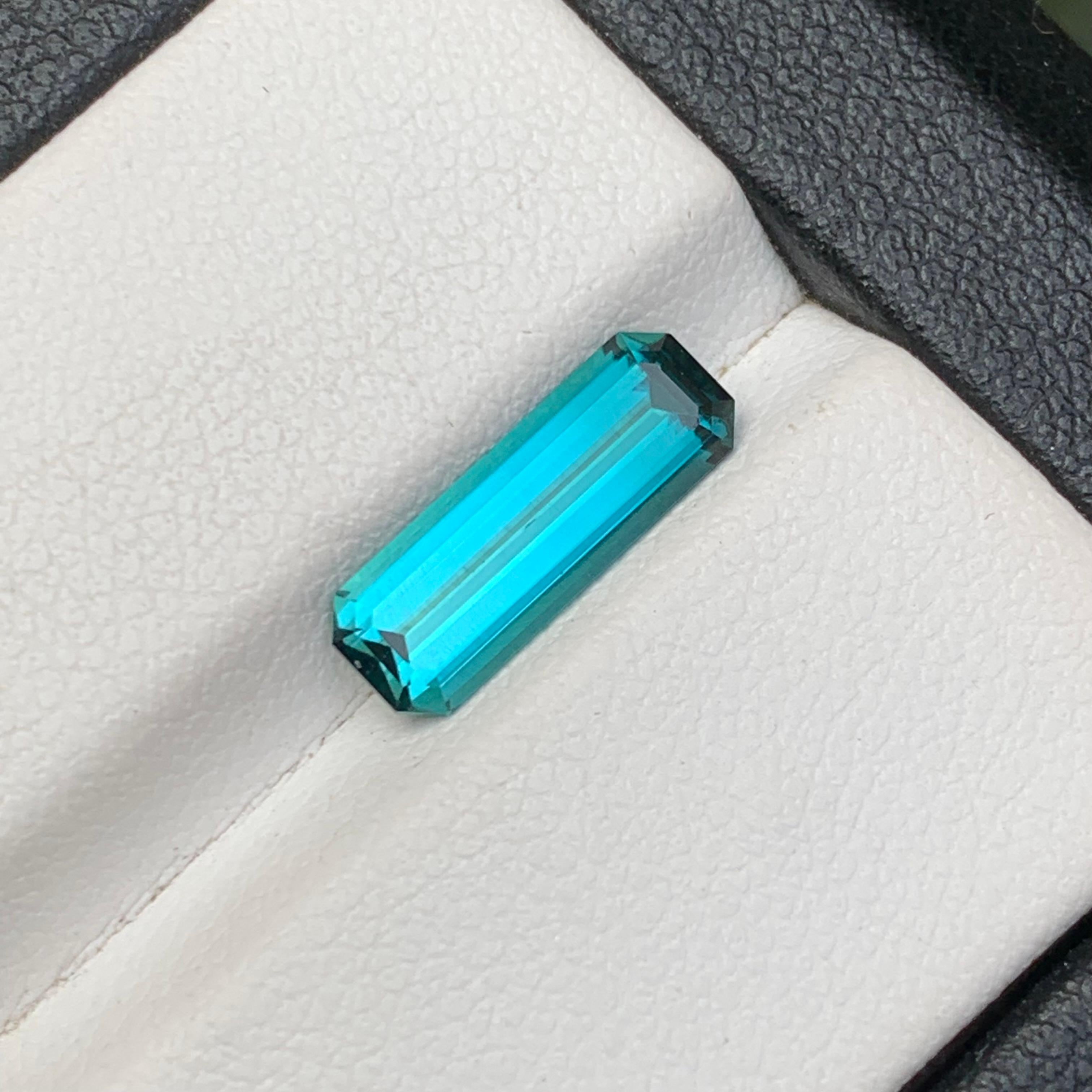 Contemporain Bague Tourmaline Naturelle Bleu Vert 2.05 Carat Emeraude en vente
