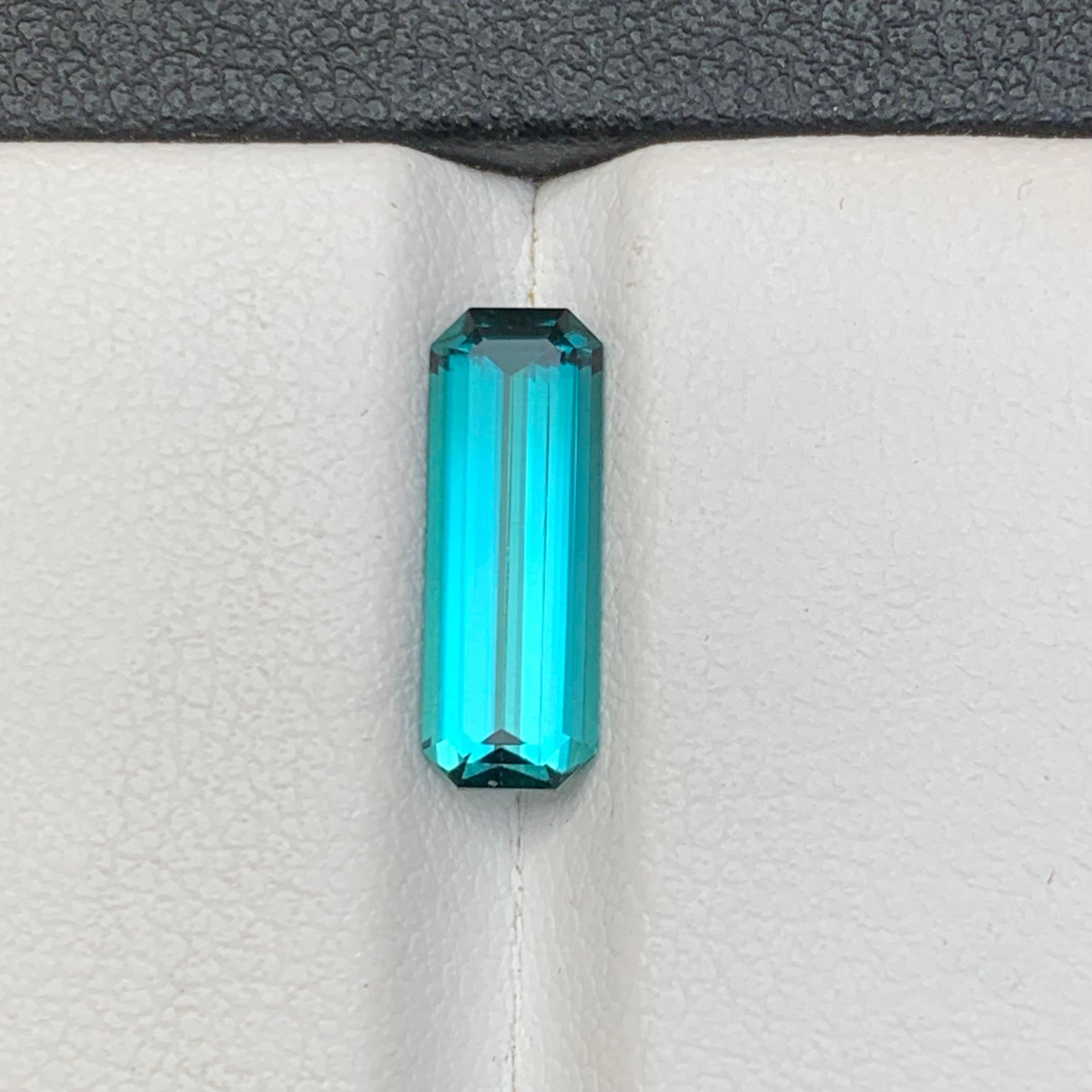 Bague Tourmaline Naturelle Bleu Vert 2.05 Carat Emeraude Unisexe en vente