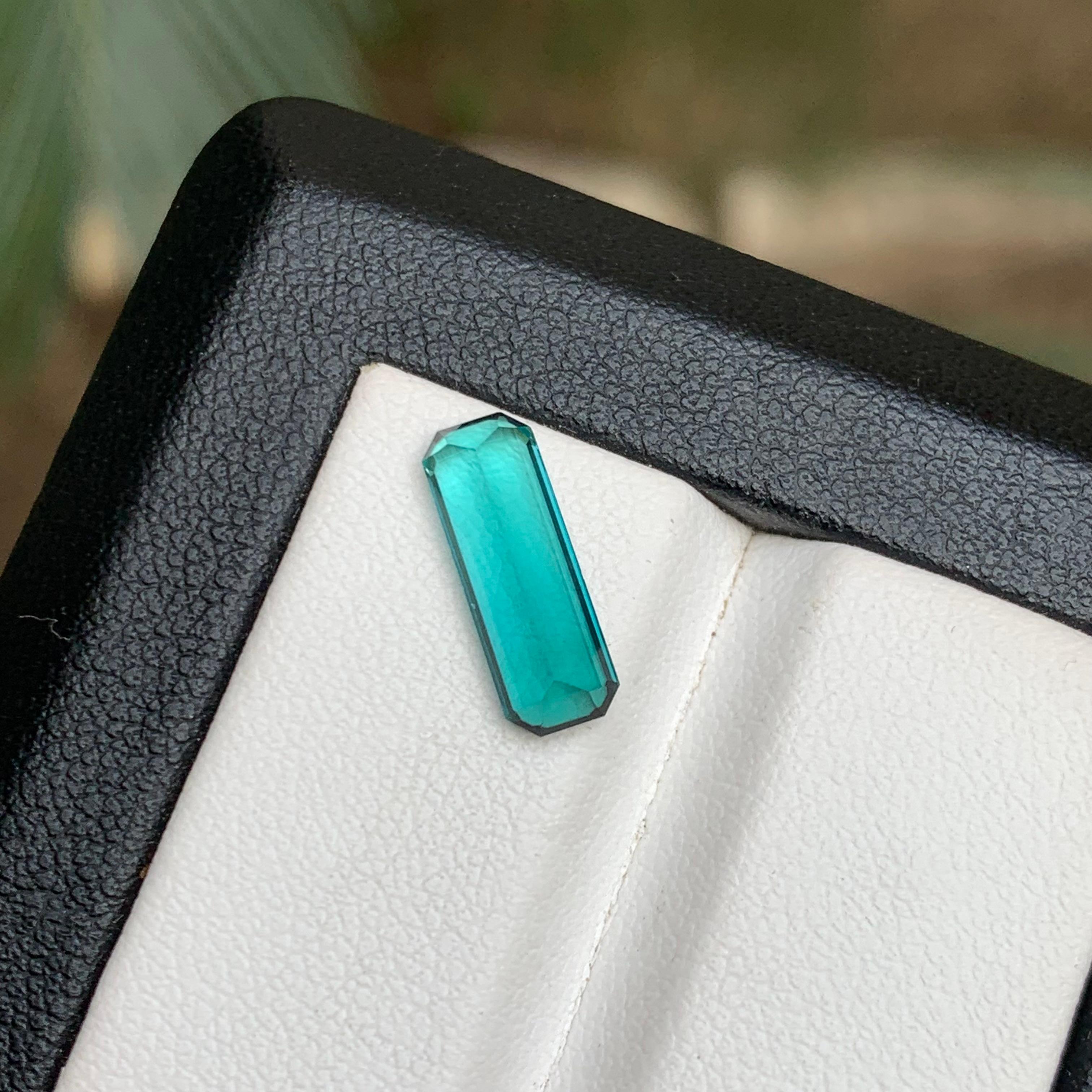 Bague Tourmaline Naturelle Bleu Vert 2.05 Carat Emeraude en vente 1