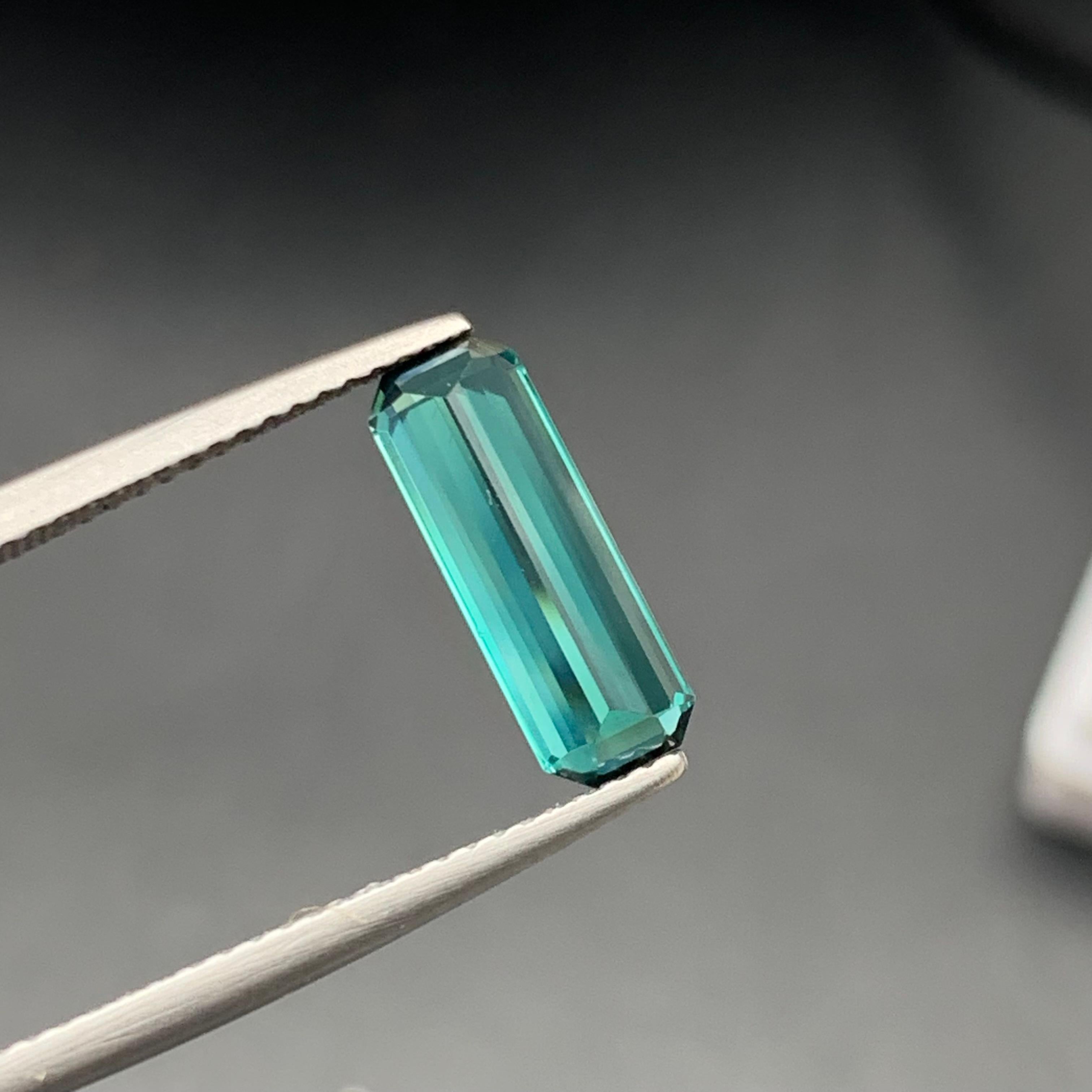 Bague Tourmaline Naturelle Bleu Vert 2.05 Carat Emeraude en vente 3