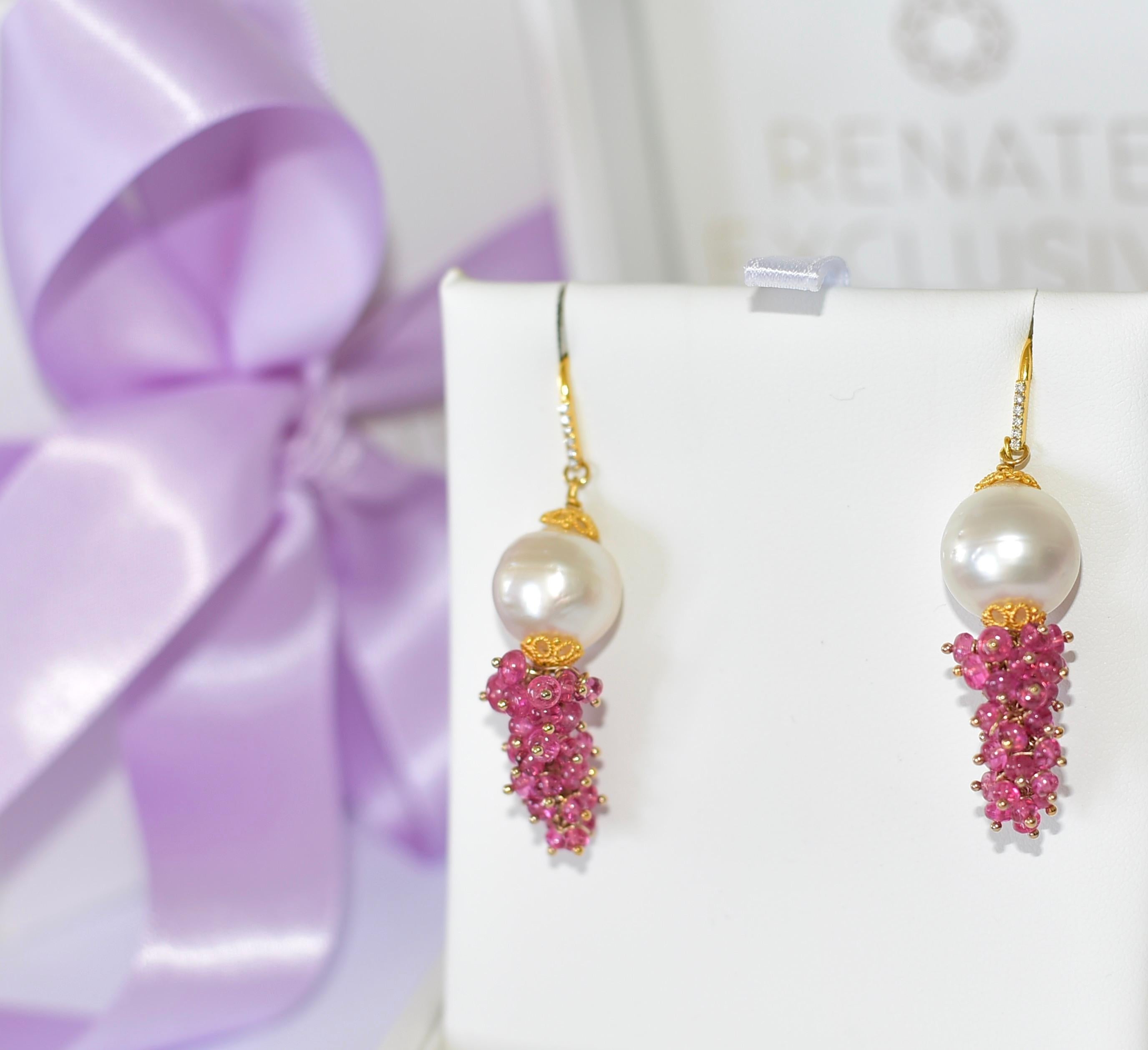 Neon Hot Pink Burmese Jedi Spinel, South Sea Pearl Earrings in 14K Solid Gold In New Condition For Sale In Astoria, NY