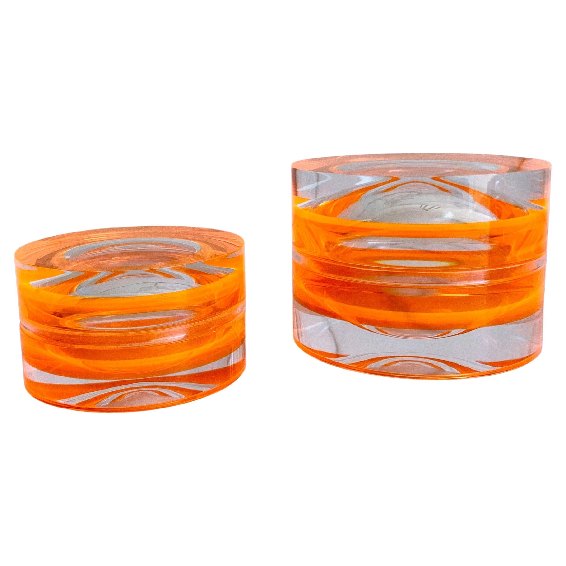 Neon-orangefarbener runder Kasten aus Acryl von Paola Valle