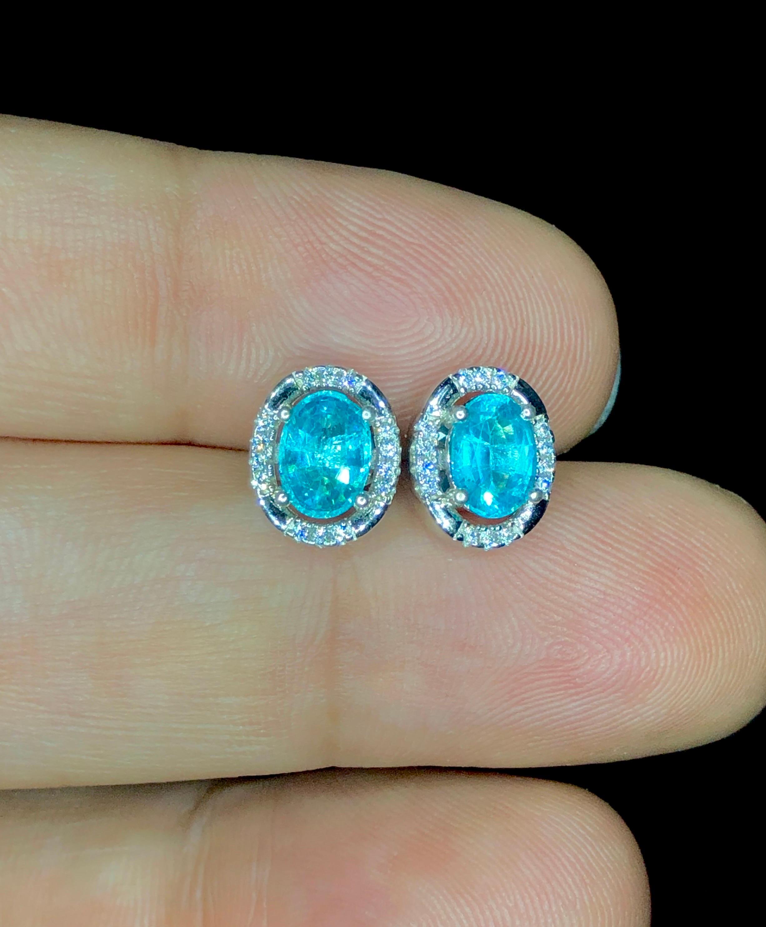 Introducing our stunning new pair of earrings in mesmerizing Paraiba color! Adorned with exquisite Apetite gemstones and complemented by sparkling cubic zirconia, all set in a graceful body of 925 silver. Elevate your style with this radiant