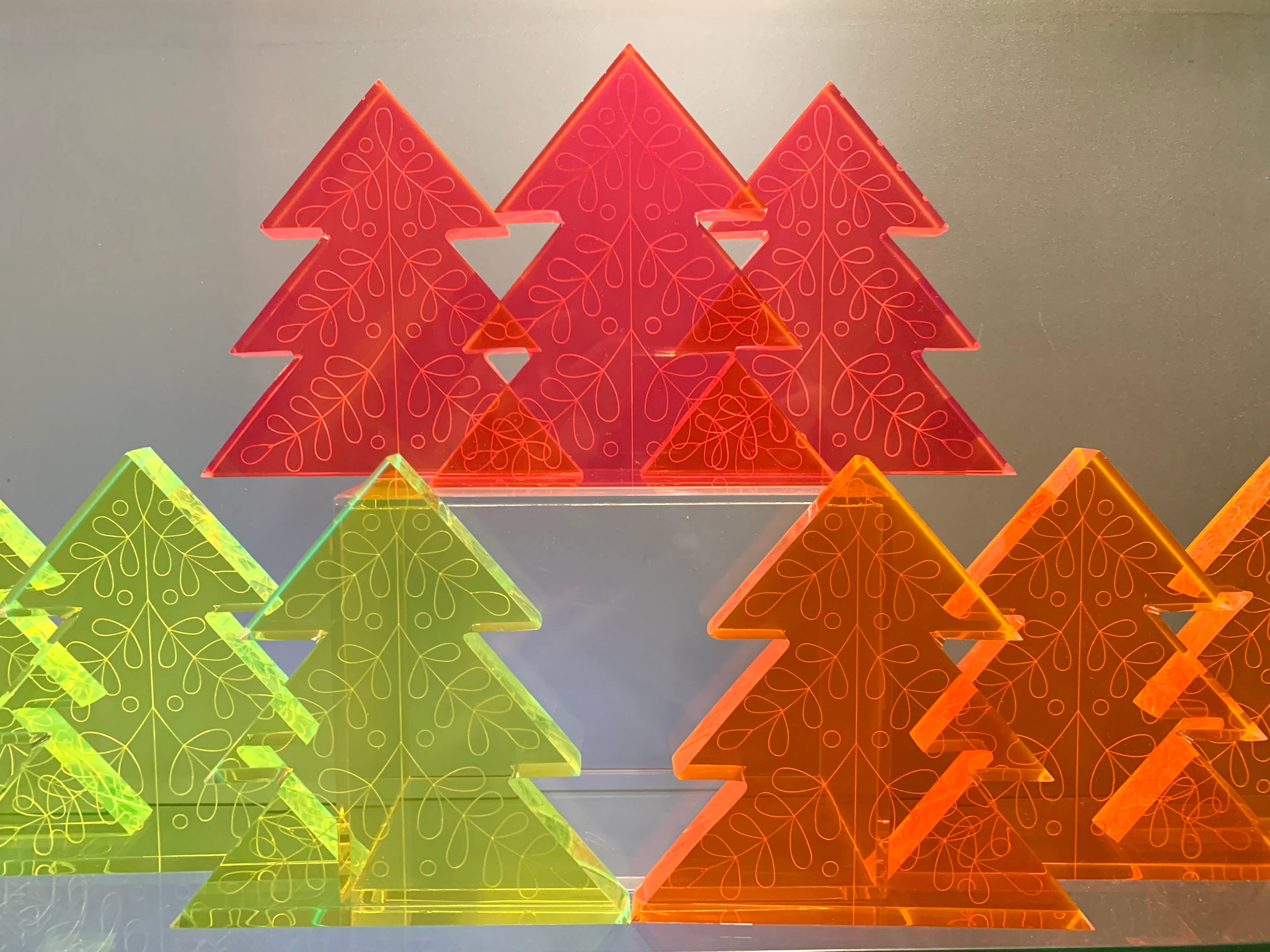 Décoration d'arbre de Noël en acrylique rose fluo par Paola Valle Neuf - En vente à Ciudad De México, MX