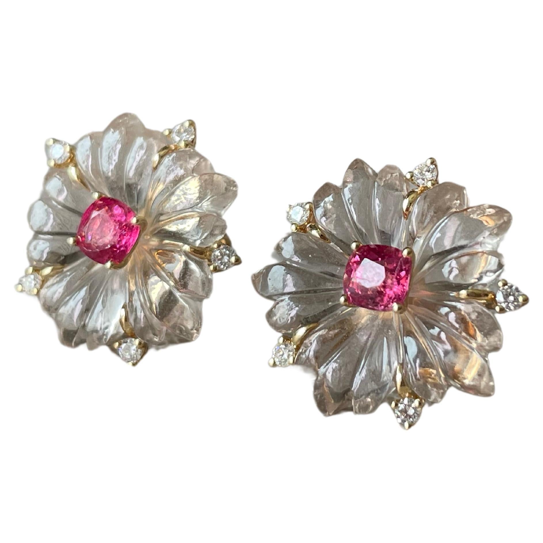 Pendiente de espinela rosa neón, diamantes y cuarzo rosa natural
