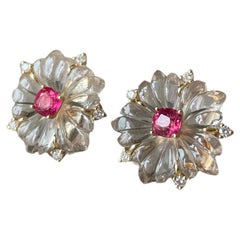 Pendiente de espinela rosa neón, diamantes y cuarzo rosa natural