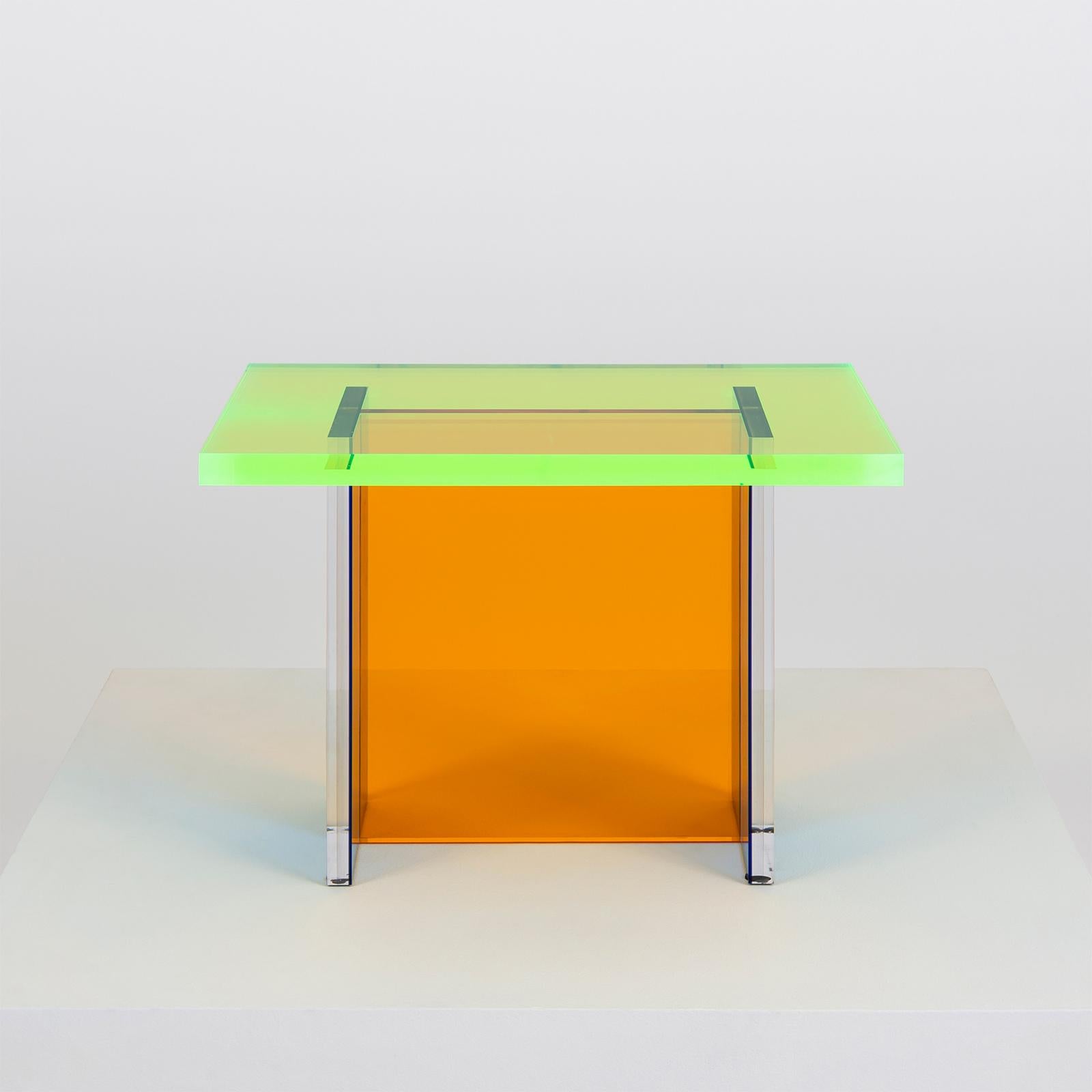 Moderne Table Neon d'Umzikim en acrylique empilée bleu, vert et orange en vente