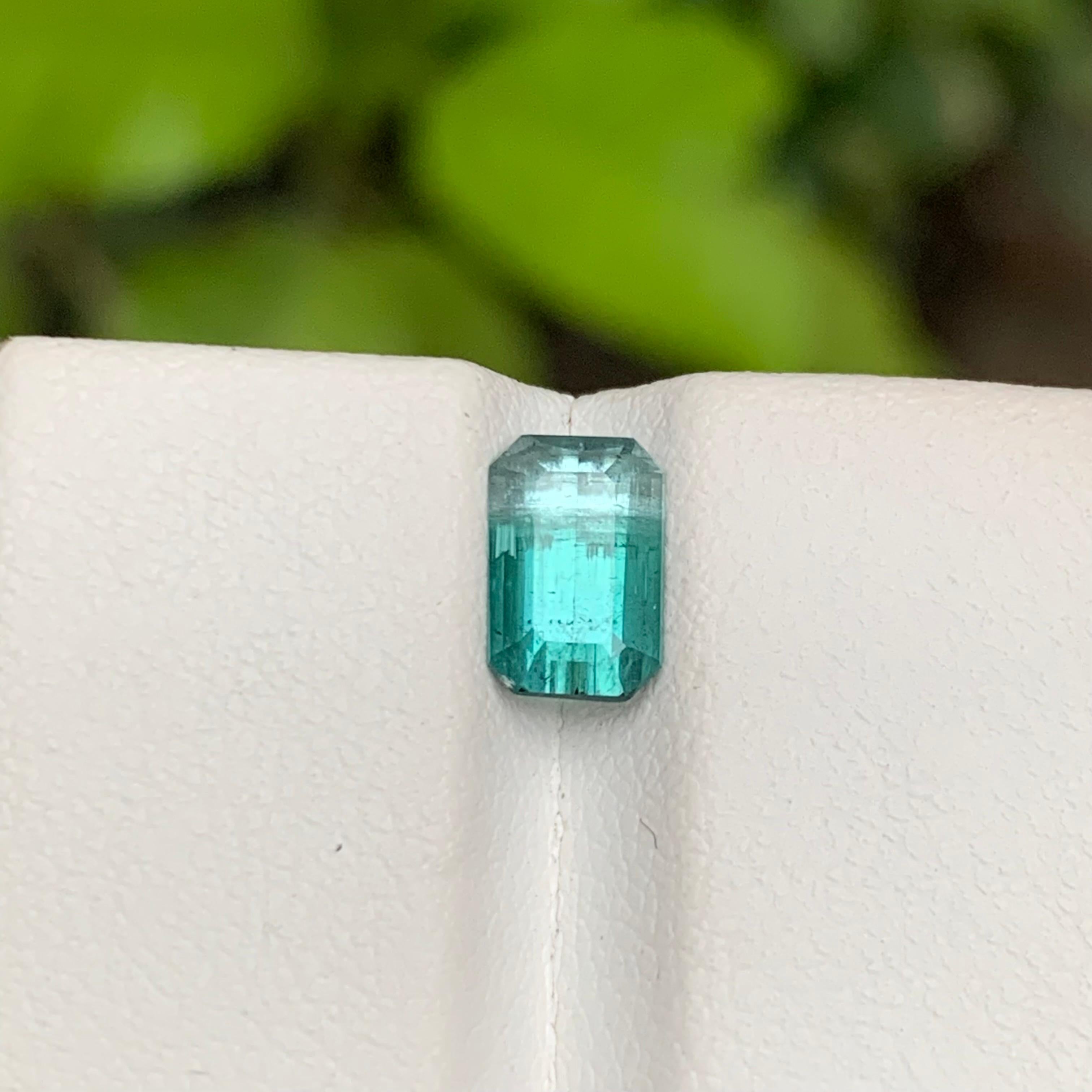 Anello di tormalina naturale bicolore blu e grigio neon 1,45 ct smeraldo in vendita 4