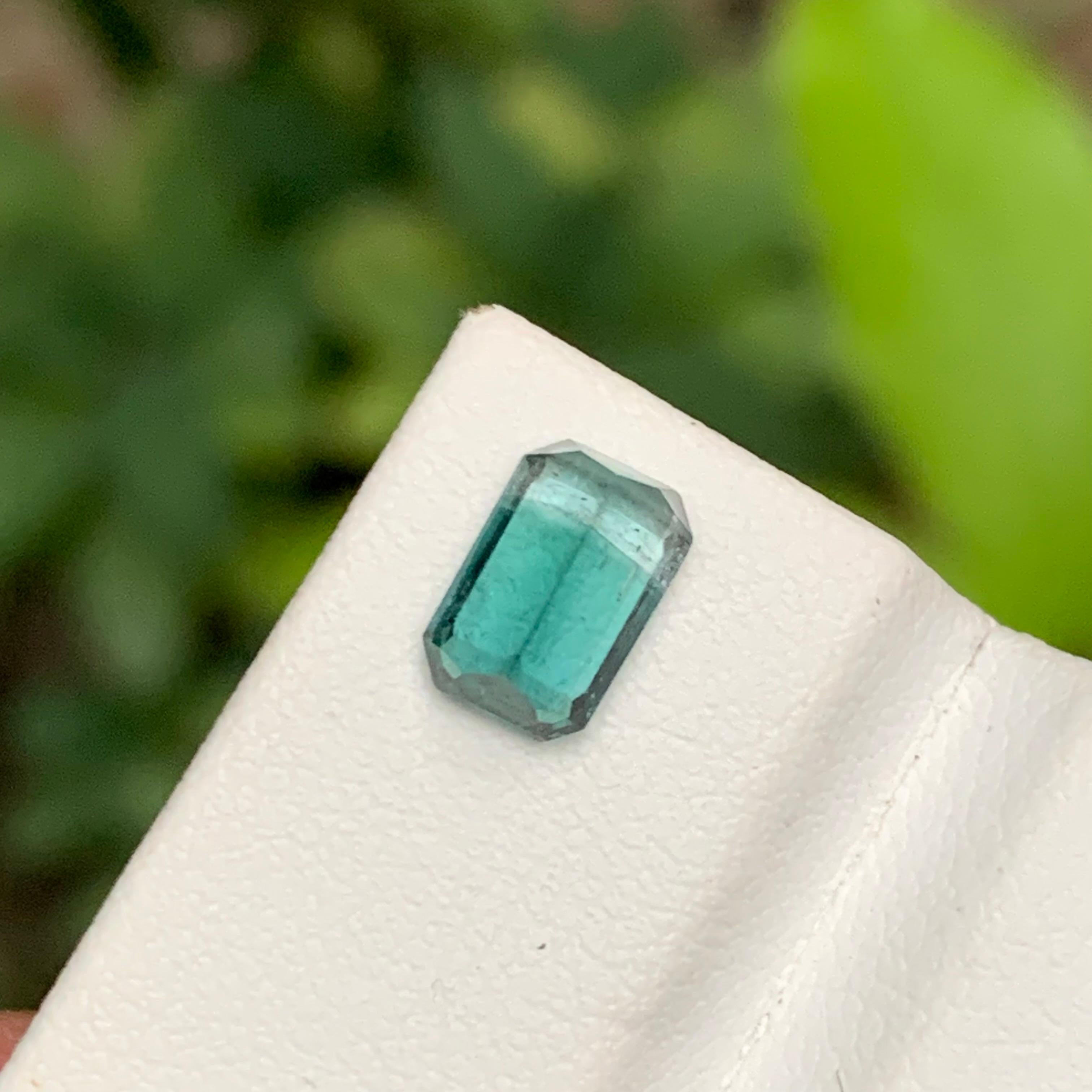 Anello di tormalina naturale bicolore blu e grigio neon 1,45 ct smeraldo In condizioni Nuovo in vendita a Peshawar, PK