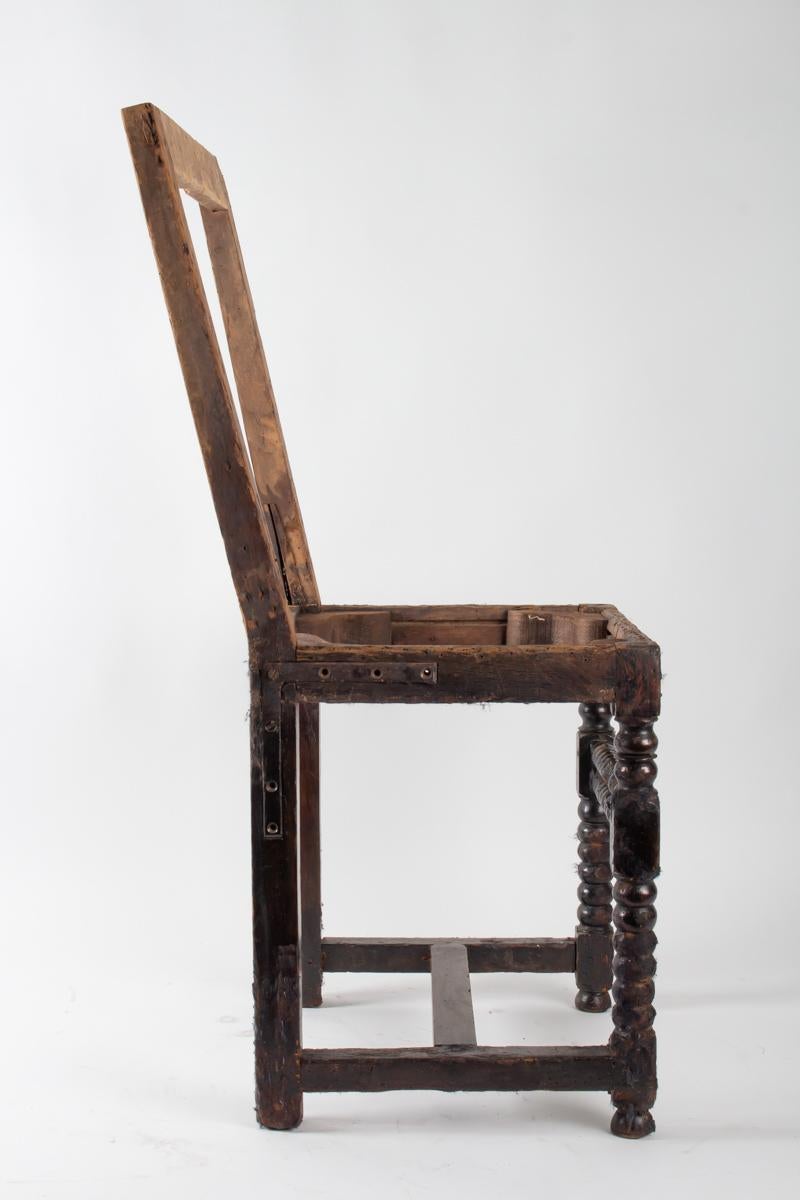 Chaise néorenaissance, 19e siècle
Mesures : H 93cm, L 42cm, P 38cm.