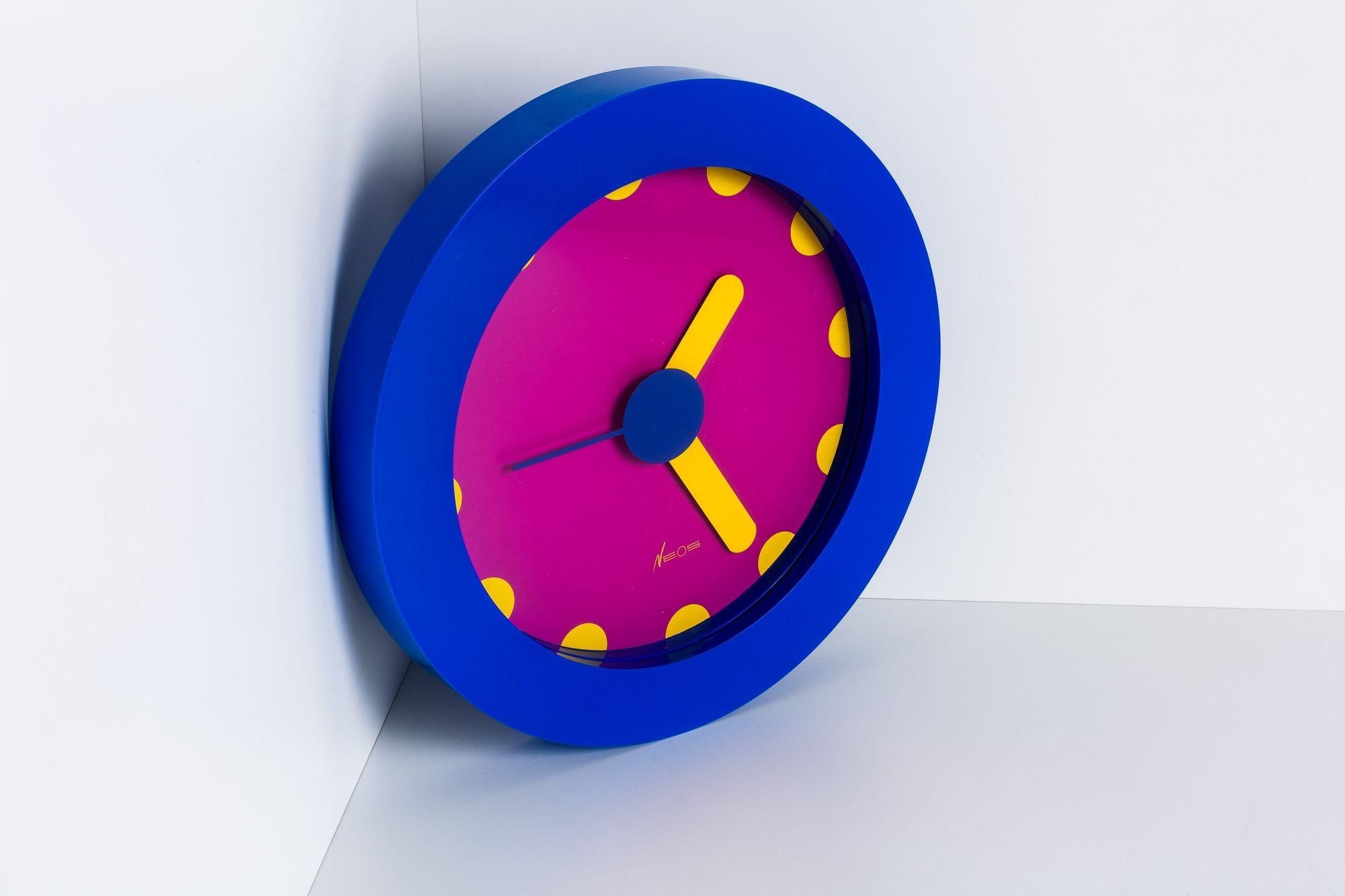 Postmoderne Horloge postmoderne Neos Lorenz du Pasquier & Sowden en vente