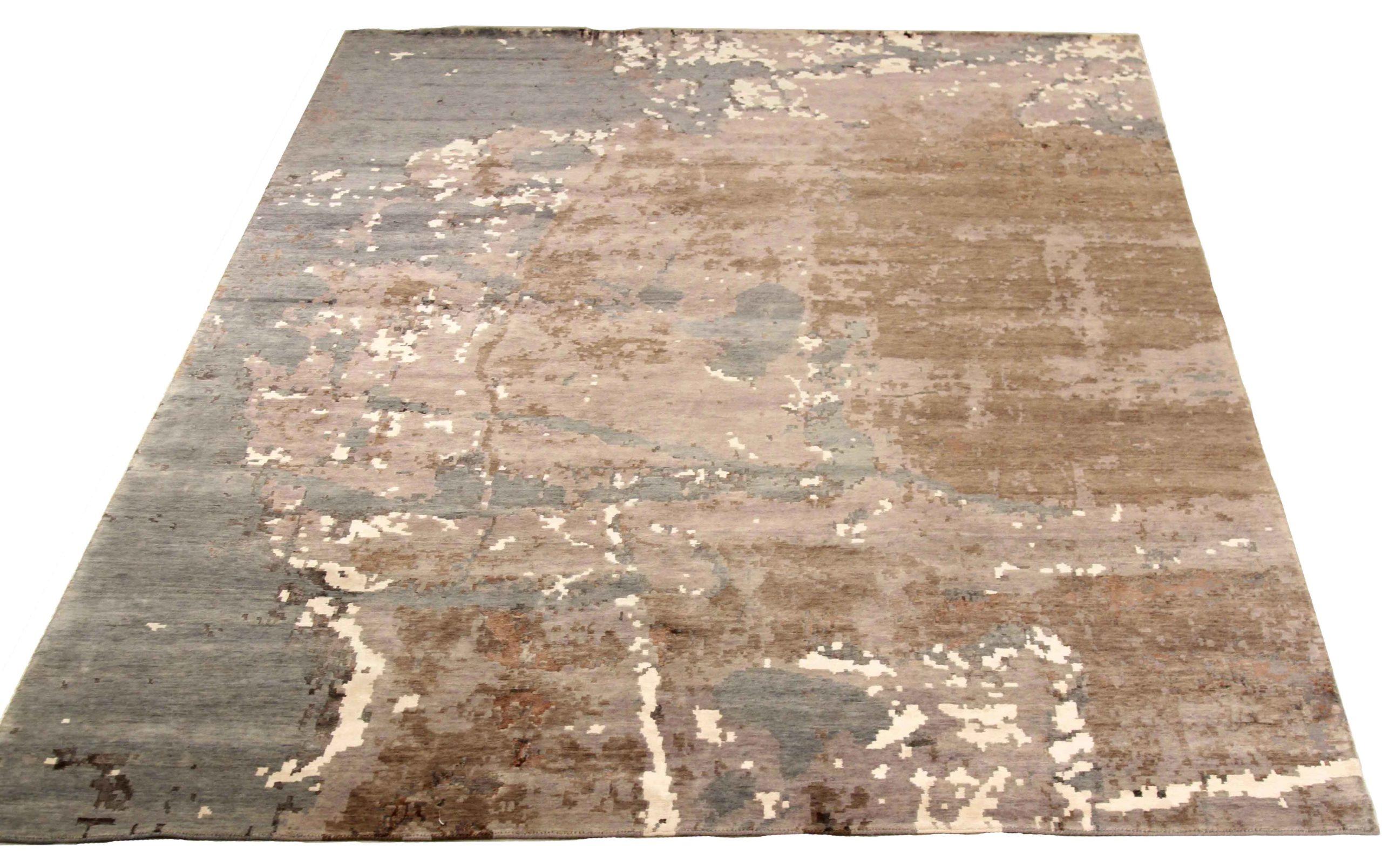 Entdecken Sie die Eleganz des Nepal-Artikels mit den Area Rugs von Circa 1990. Dieses exklusive Design, das mit viel Liebe zum Detail entworfen wurde, ist perfekt, um Ihren Raum zu verschönern.