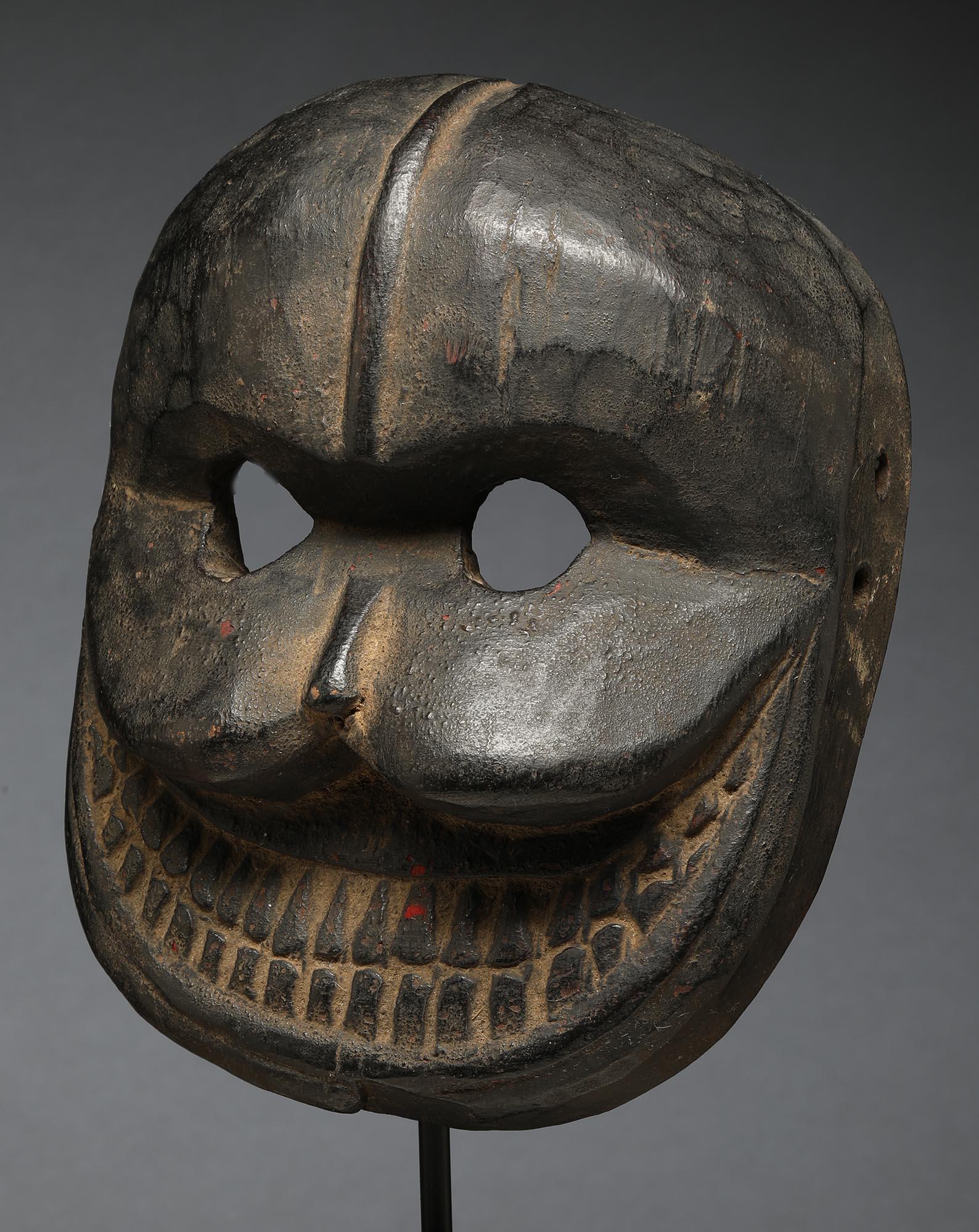 Tribal Masque de danse Népalais Citipati Wood Wood avec yeux ouverts bouche dents, masque crâne noir en vente