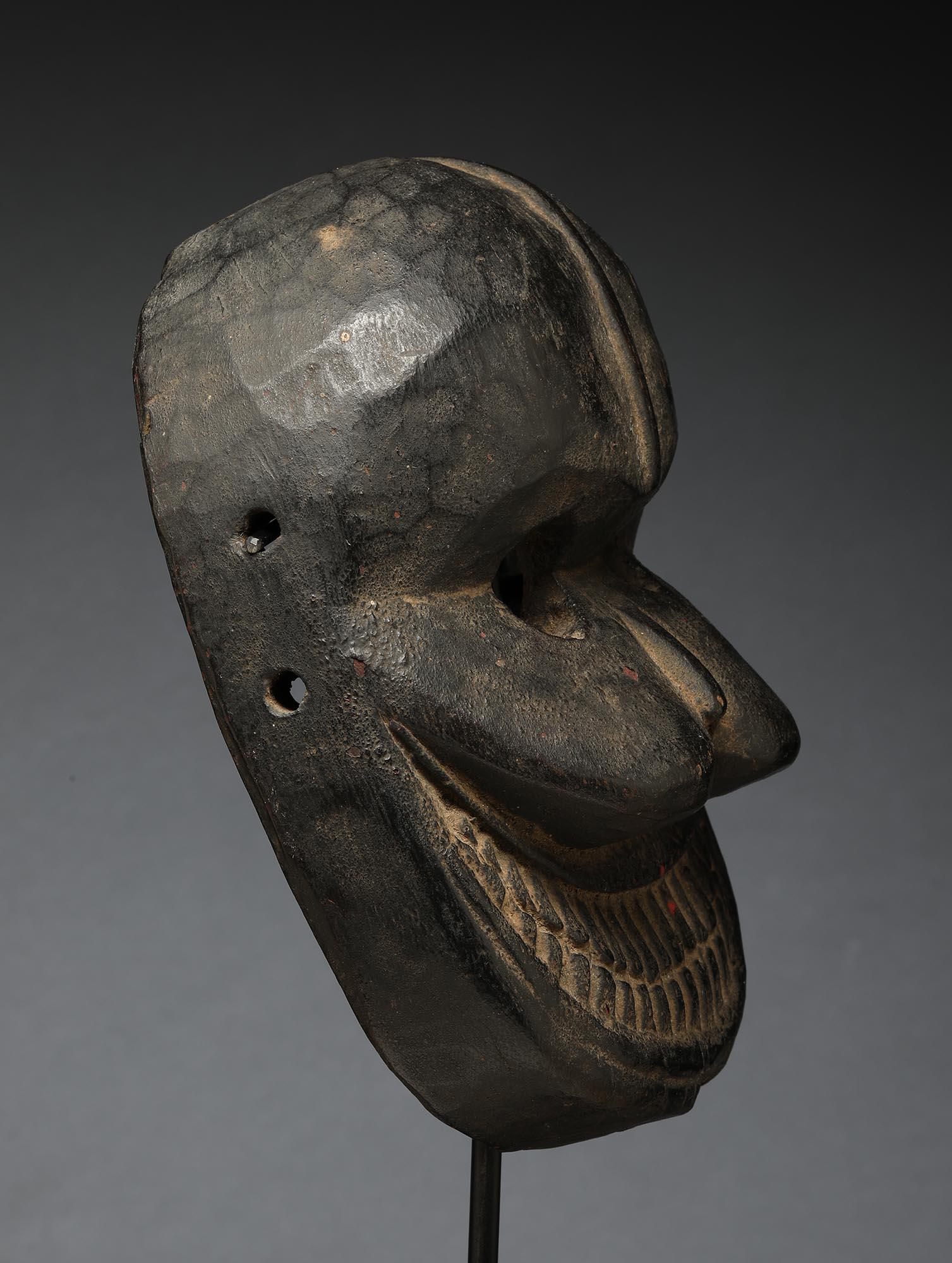 XIXe siècle Masque de danse Népalais Citipati Wood Wood avec yeux ouverts bouche dents, masque crâne noir en vente