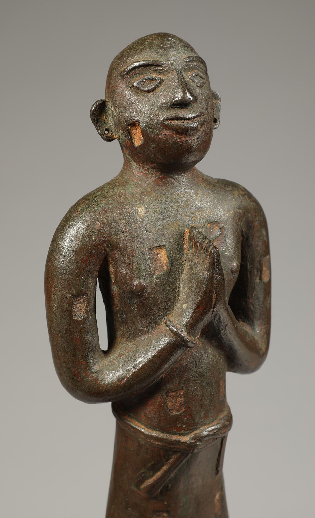 Nepal India Solid Cast Bronze Standing Namaste Figure 19th Century praying In Good Condition In Point Richmond, CA