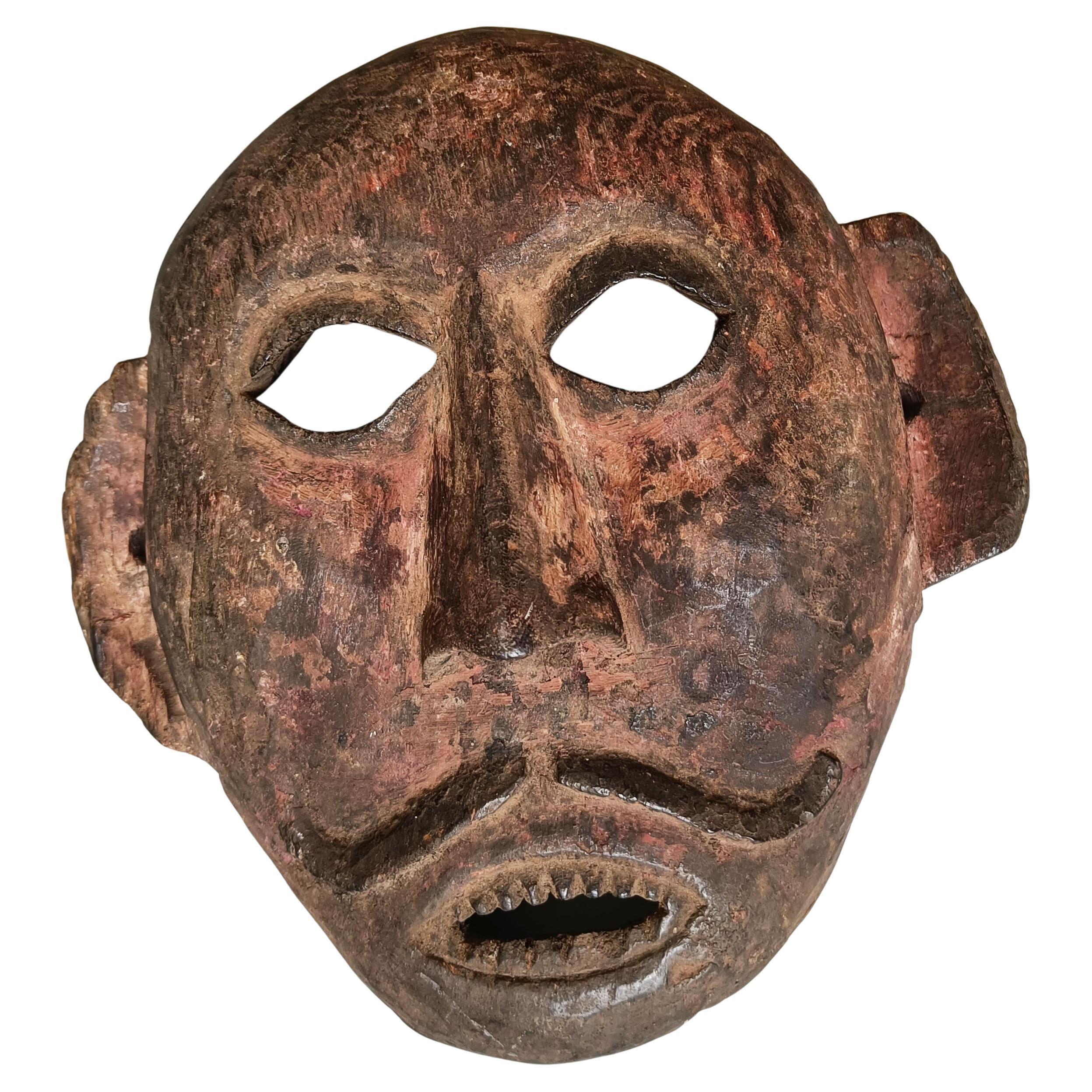 Nepal Ritual Maske Himalaya Asiatische Kunst Antiquitäten 

Eine schöne alte nepalesische Ritualmaske von Shiva mit Schnurrbart

Hartes, dichtes Holz mit gealterter Patina und Spuren von Pigmenten

Höhe 23 cm

Zeitraum 19. Jahrhundert