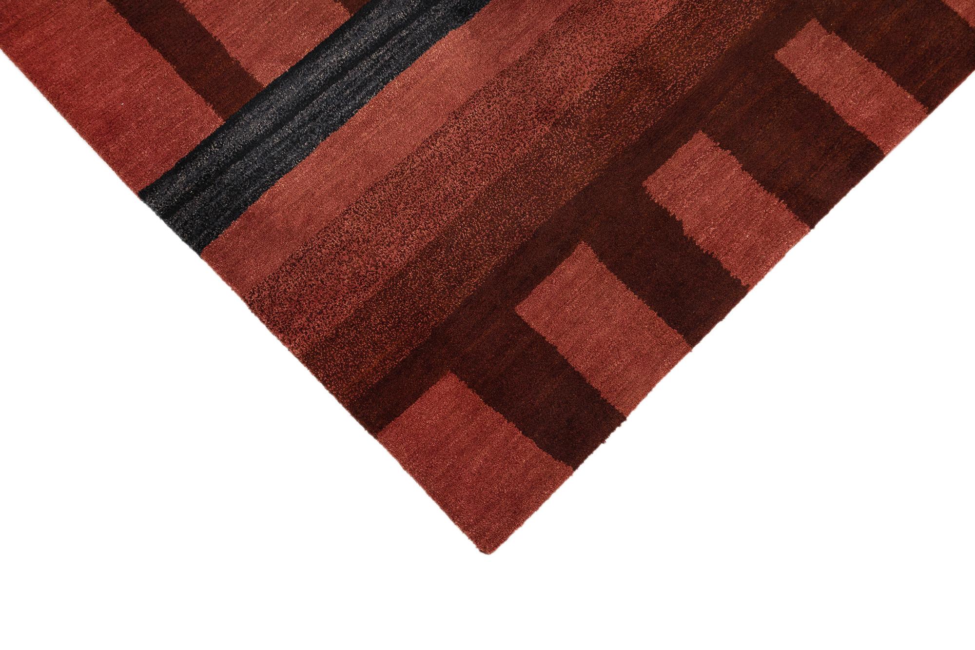 Tibetischer Teppich aus Nepal (rot, grau, schwarz und weiche Beigetöne, 300cm x 206cm) im Zustand „Neu“ im Angebot in North Bergen, NJ