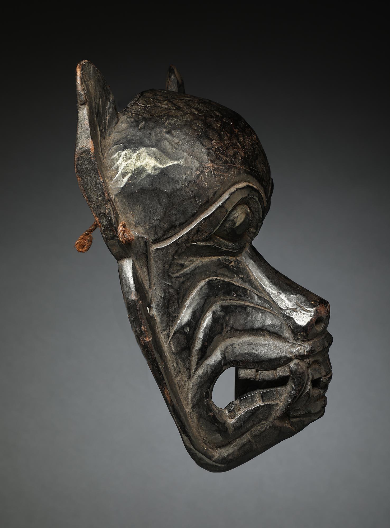 Nepalesische Wolf- oder Tier-Tänzermaske, tiefe Patina, 19. bis frühes 20. Jahrhundert (Stammeskunst) im Angebot