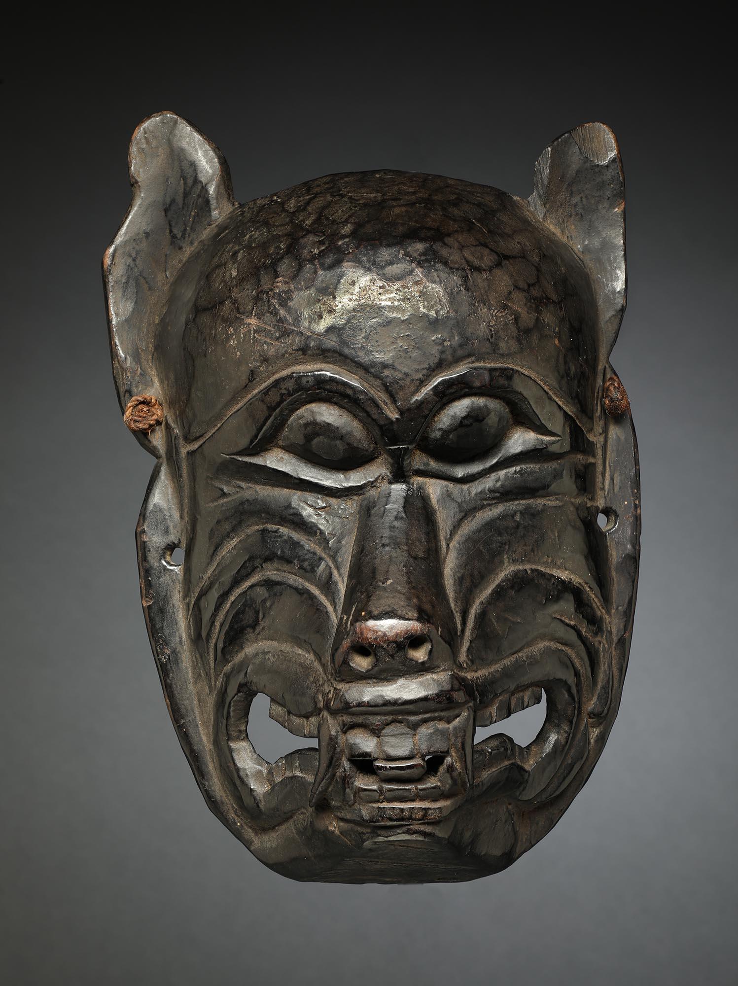 Nepalesische Wolf- oder Tier-Tänzermaske, tiefe Patina, 19. bis frühes 20. Jahrhundert im Zustand „Relativ gut“ im Angebot in Point Richmond, CA