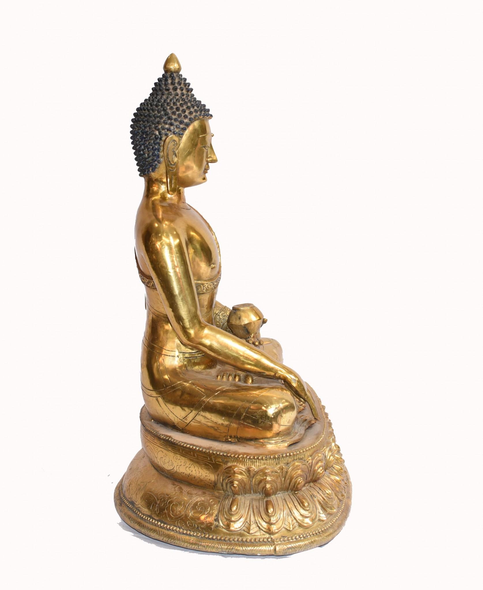 Nepalesische Buddha-Statue- Meditationsskulptur aus Lotusguss im Angebot 3
