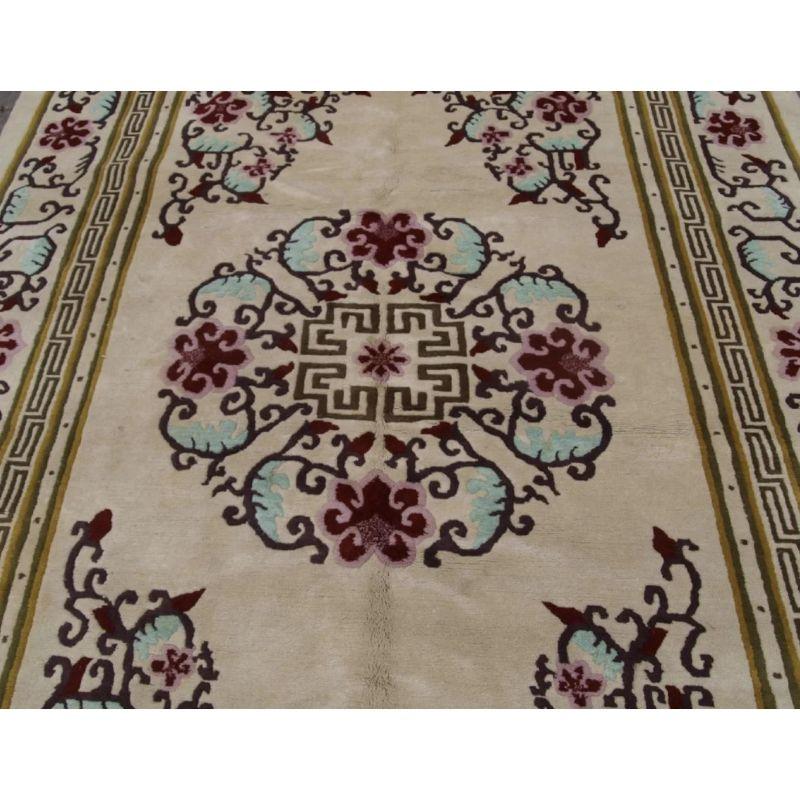 Nepalese Carpet of Traditional Design In Good Condition For Sale In Moreton-In-Marsh, GB