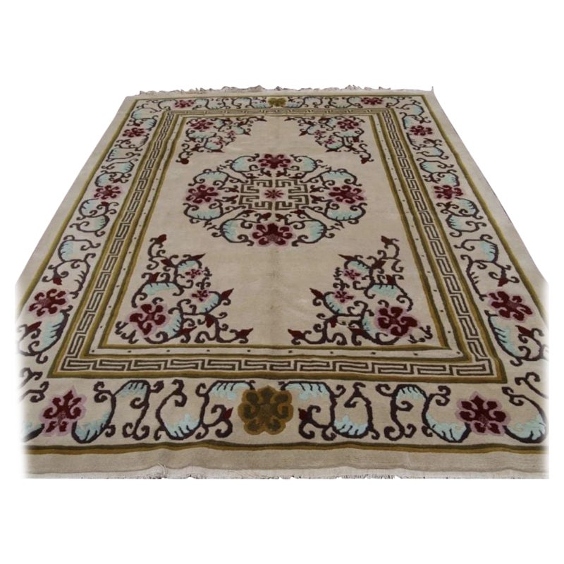 Nepalesischer Teppich im traditionellen Design im Angebot
