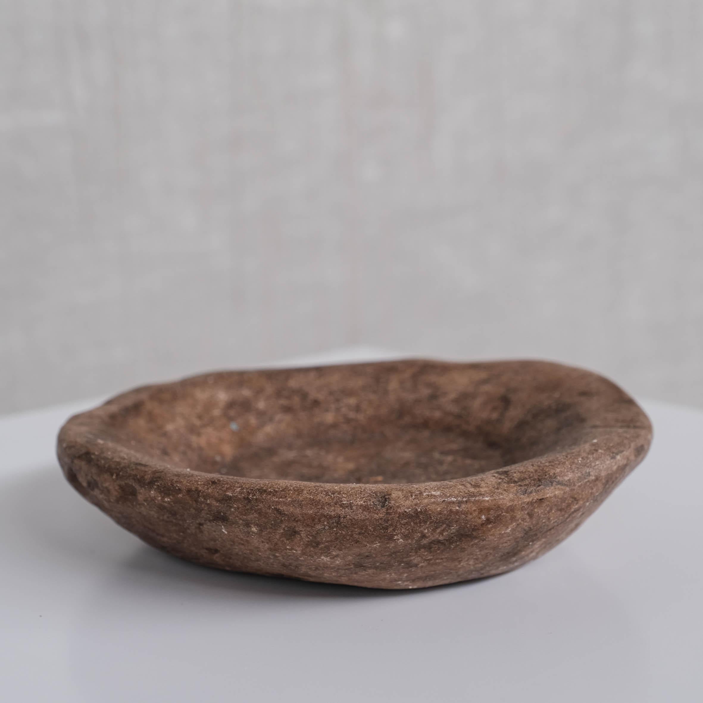 A primitive style marble or stone bowl or platter. 

Small size. 

Nepal, c1920s. 

Good condition. 

Ideal for a wabi-sabi style. Very tactile. 

Location: Belgium Gallery. 

Dimensions: 4 Height x 19 Diameter in cm. 

Delivery: