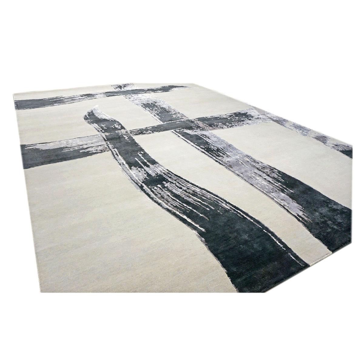 Hand-Crafted Nepalese Modern Wool & Silk 8x10 Ivory, Black, & Grey Handmade Area Rug For Sale
