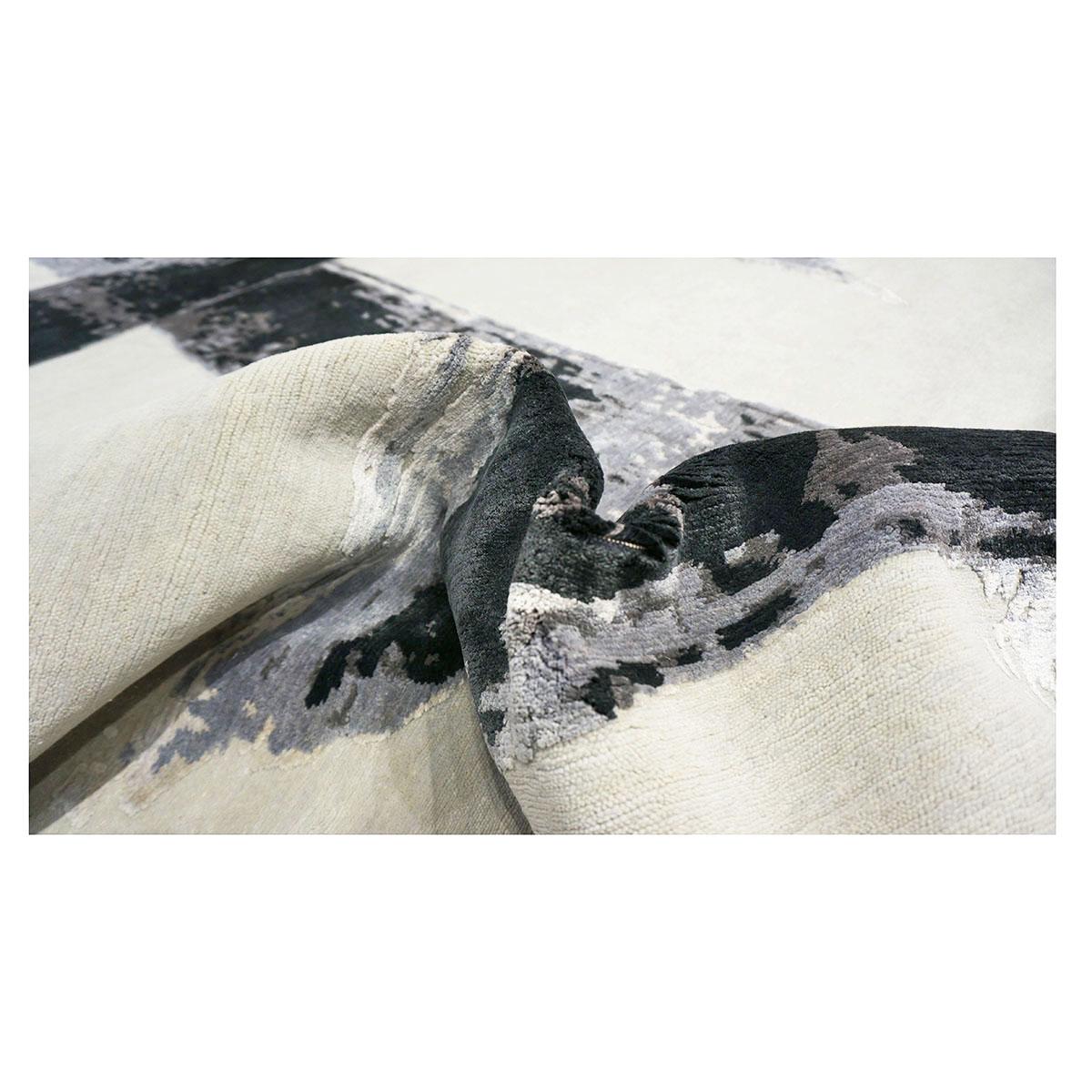 Alfombra nepalí moderna de lana y seda 9x12 gris claro y negra hecha a mano Siglo XXI y contemporáneo en venta
