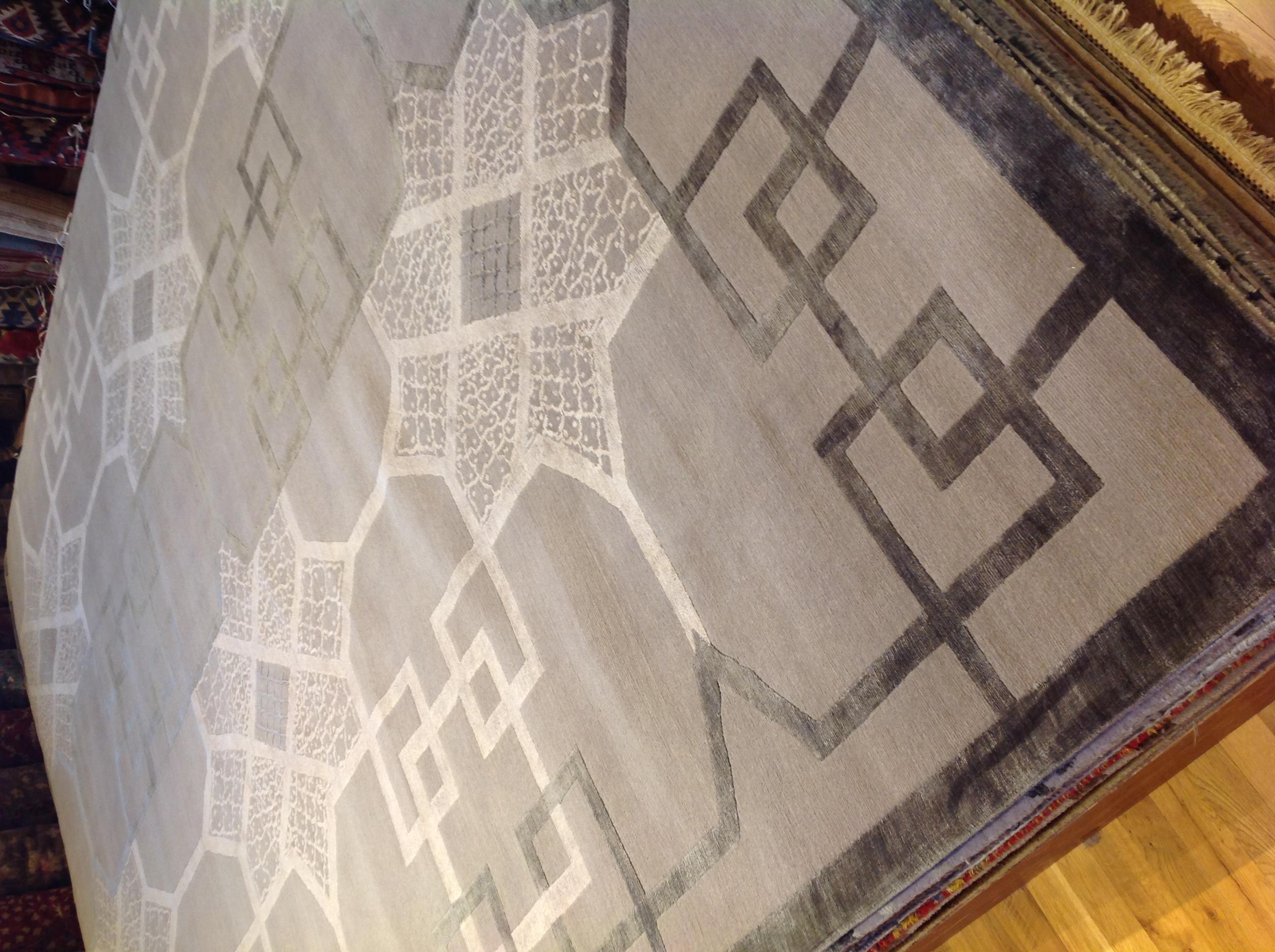 Nepalese Rug In Good Condition For Sale In West Hollywood, CA