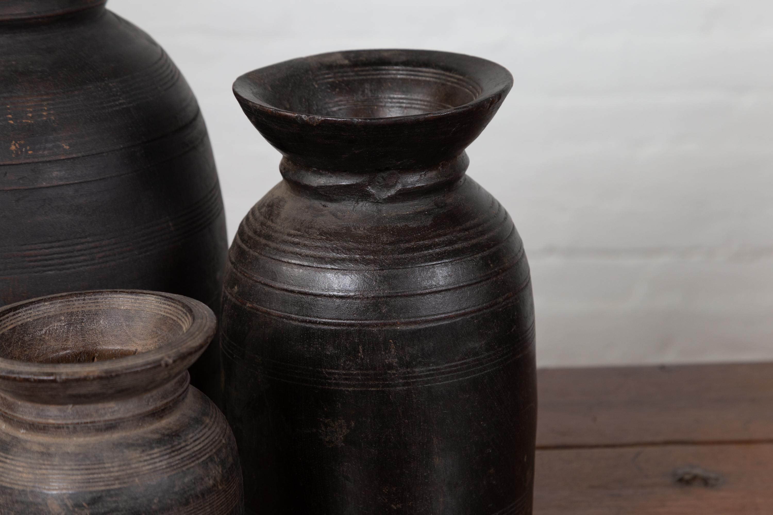 Pots à givre rustiques népalais en bois vendus en lot de trois ou cinq en vente 4
