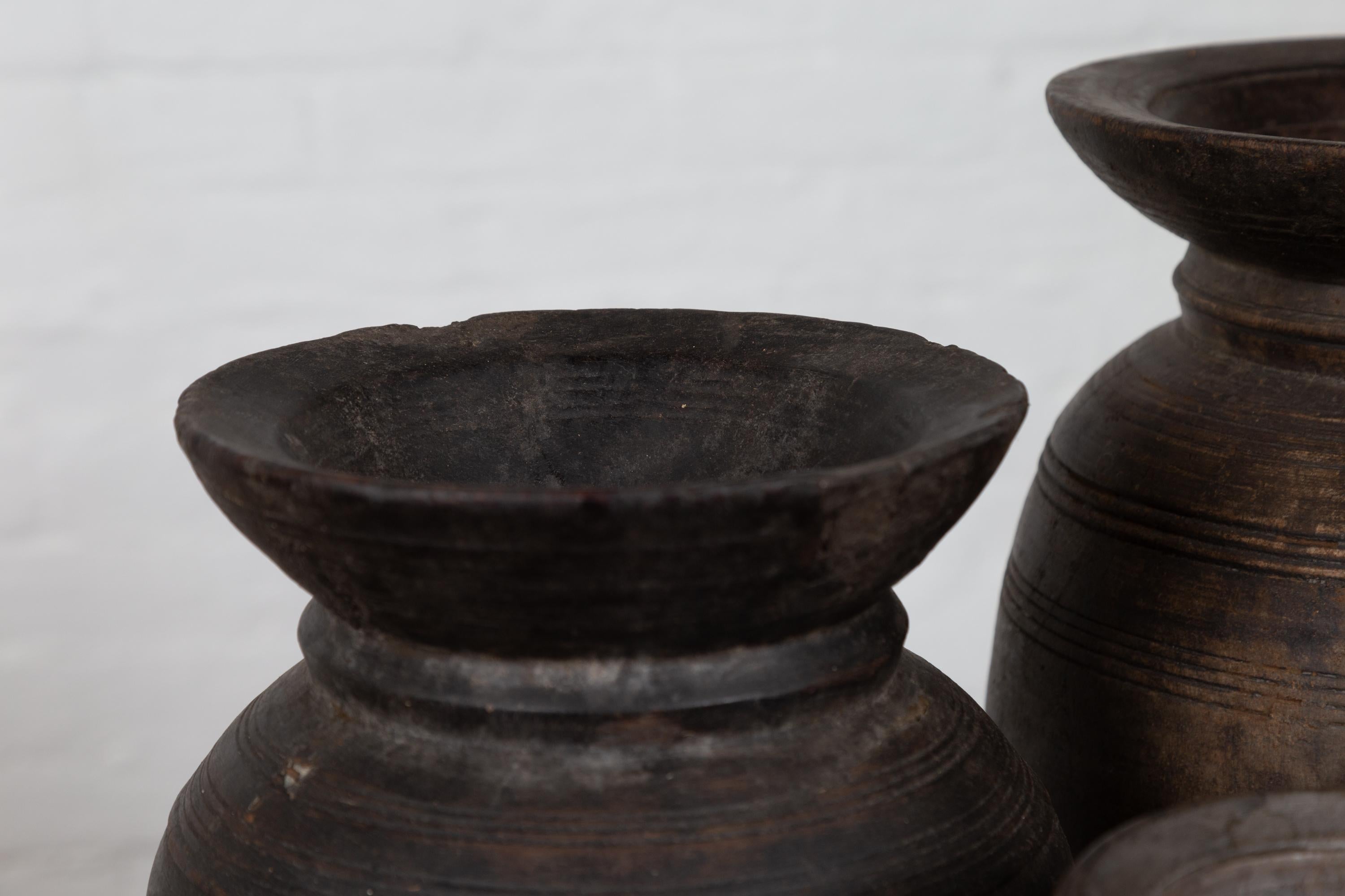 Pots à givre rustiques népalais en bois vendus en lot de trois ou cinq en vente 5