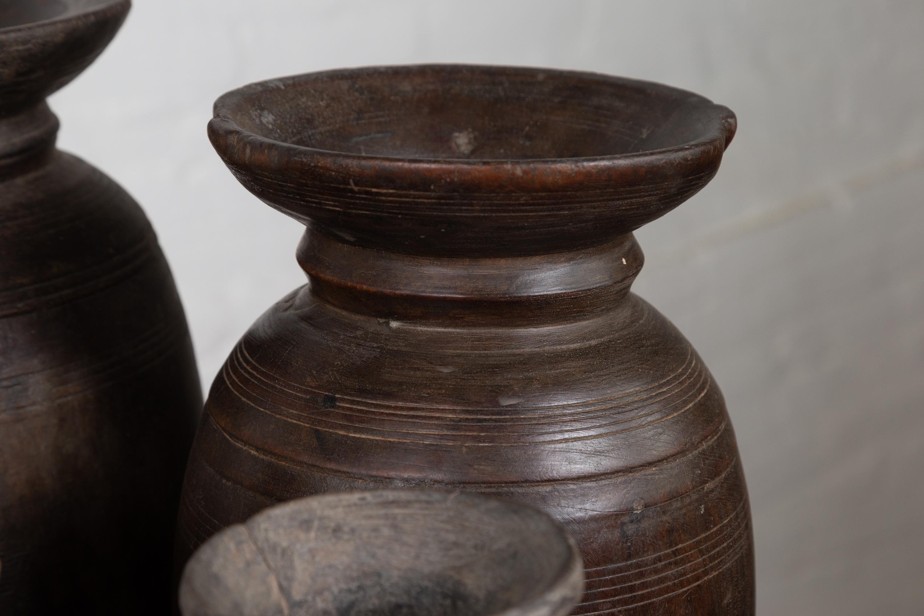 Pots à givre rustiques népalais en bois vendus en lot de trois ou cinq en vente 6