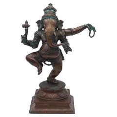 Nepalesisch-tibetische tanzende Ganesha-Skulptur aus patinierter massiver Bronze aus dem 19. Jahrhundert