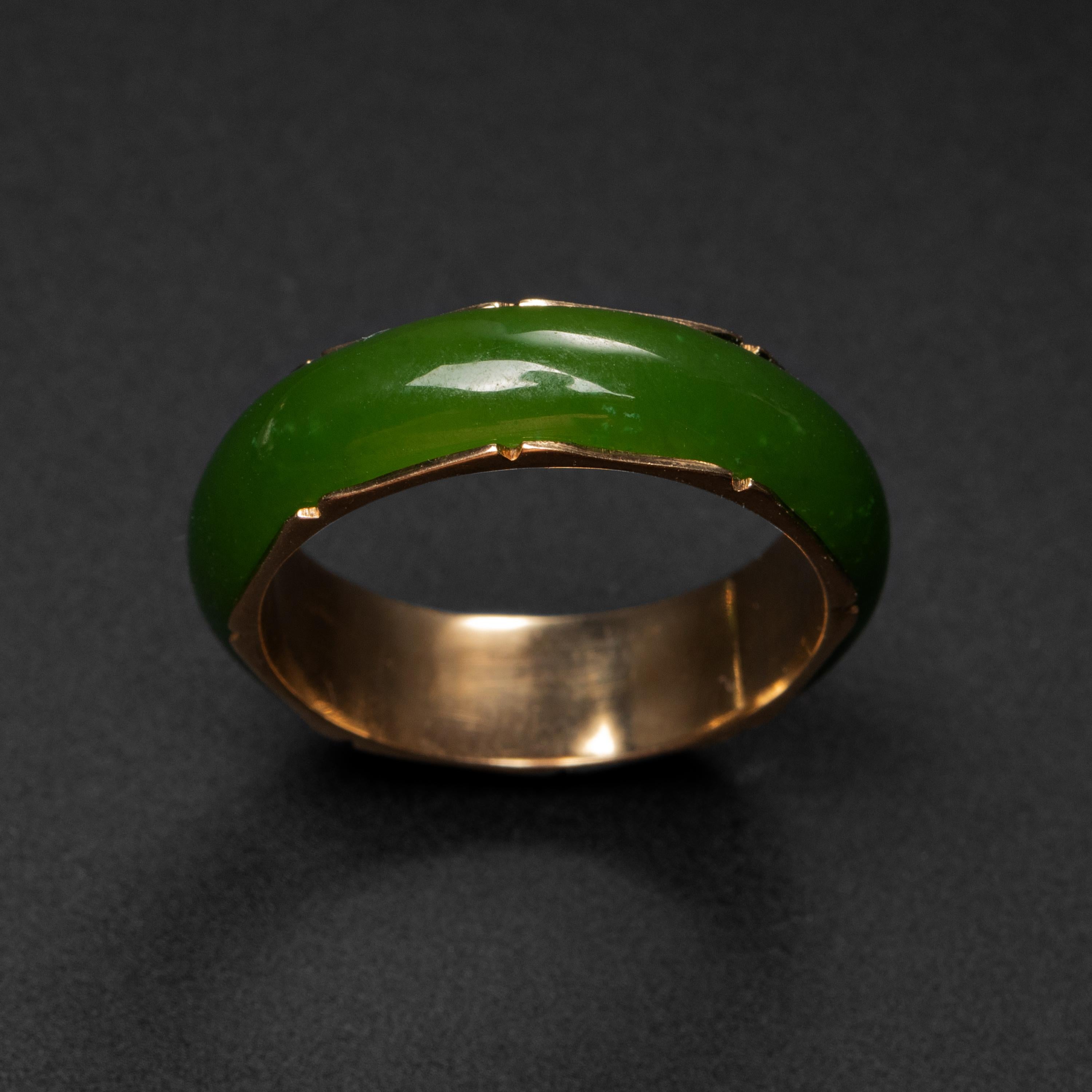 Nephrite Band Ring with Gold Lining Midcentury In Excellent Condition In Southbury, CT